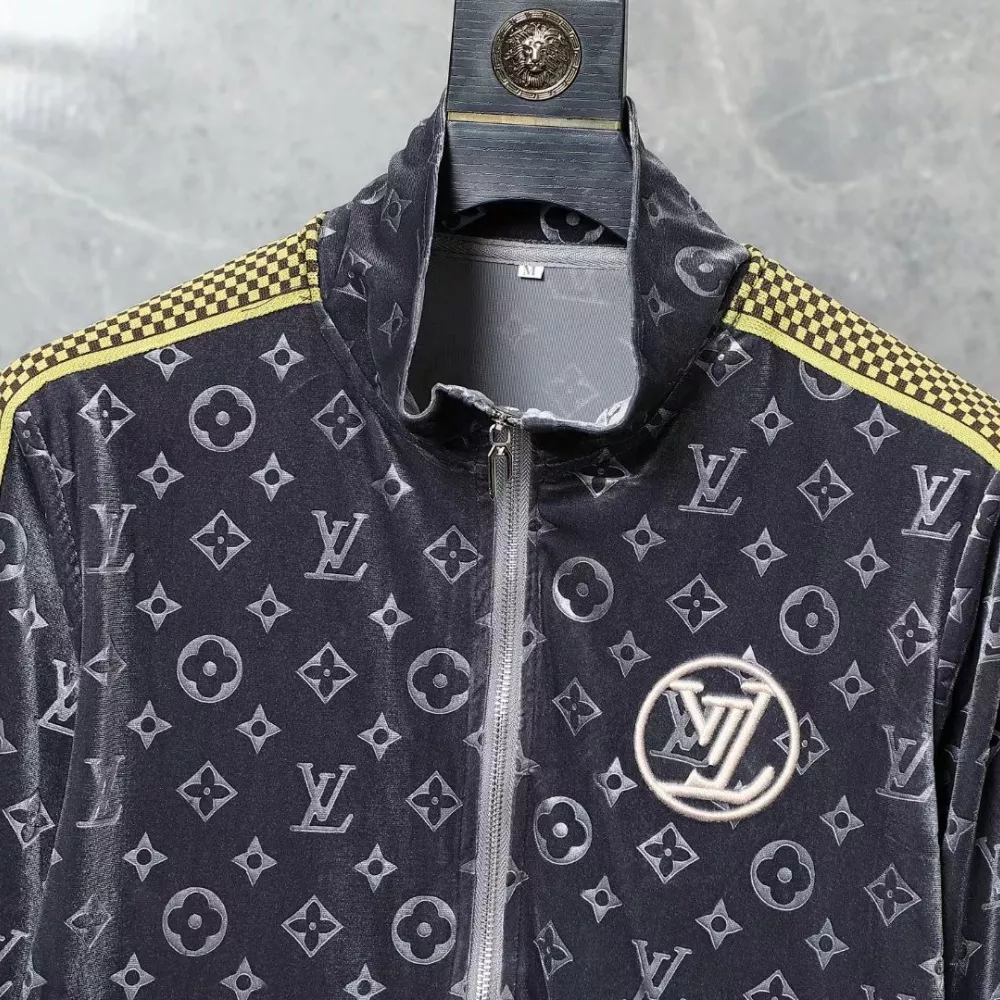 EyeCatching 4476 Louis Vuitton LV Tracksuits Long Sleeved For Men