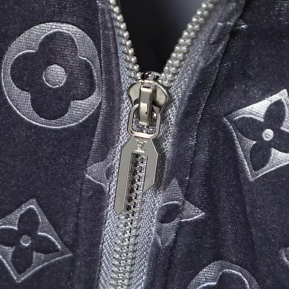 EyeCatching 4476 Louis Vuitton LV Tracksuits Long Sleeved For Men