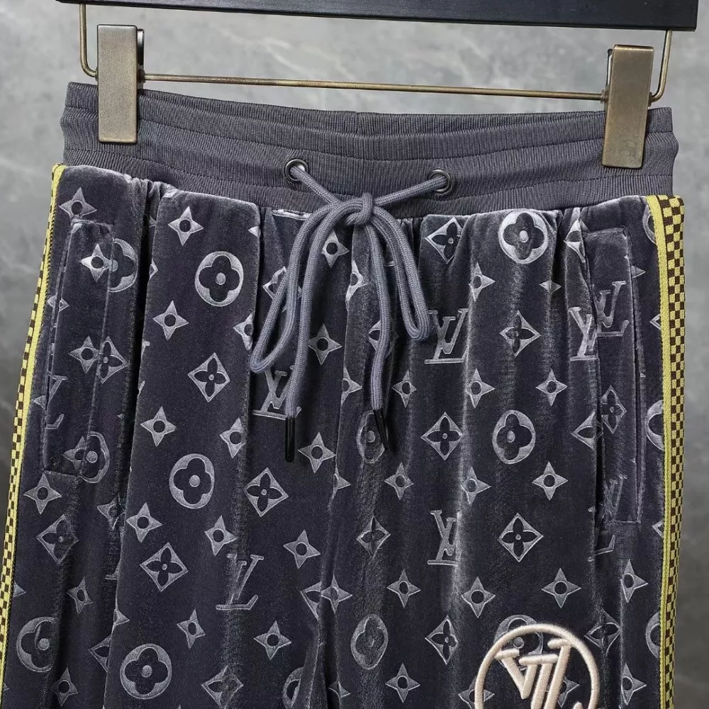 EyeCatching 4476 Louis Vuitton LV Tracksuits Long Sleeved For Men