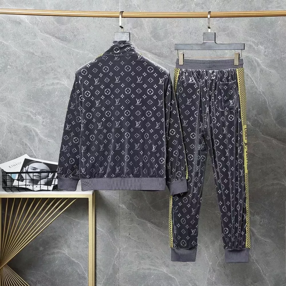 EyeCatching 4476 Louis Vuitton LV Tracksuits Long Sleeved For Men