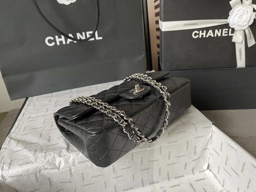 EyeCatching 4724 Chanel AAA Quality Messenger Bags For Women