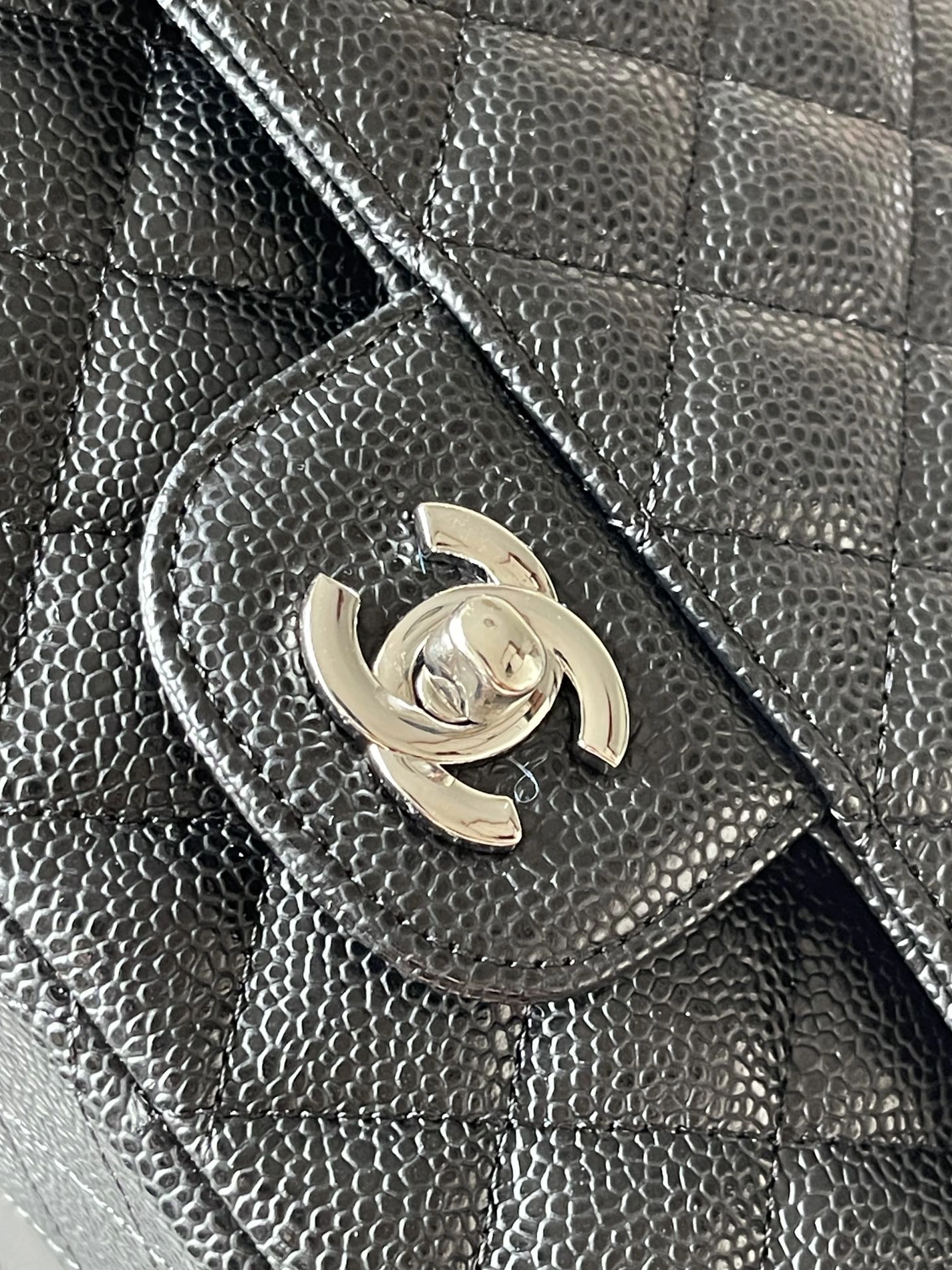 EyeCatching 4724 Chanel AAA Quality Messenger Bags For Women