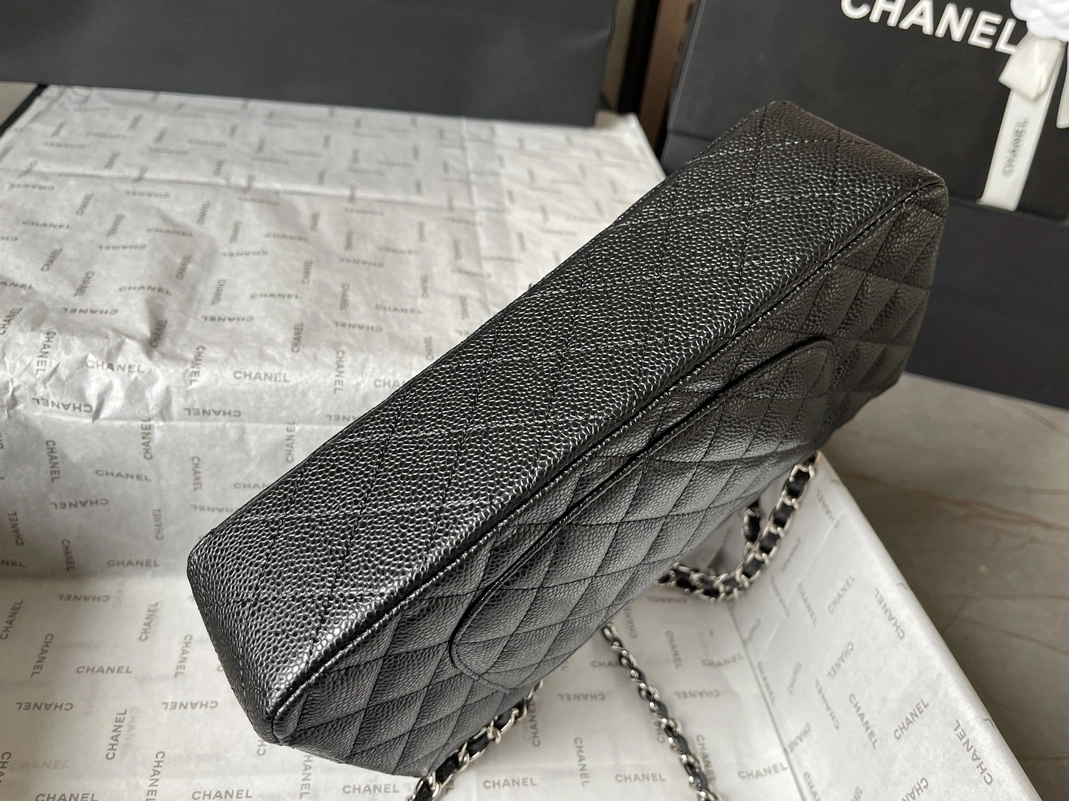 EyeCatching 4724 Chanel AAA Quality Messenger Bags For Women