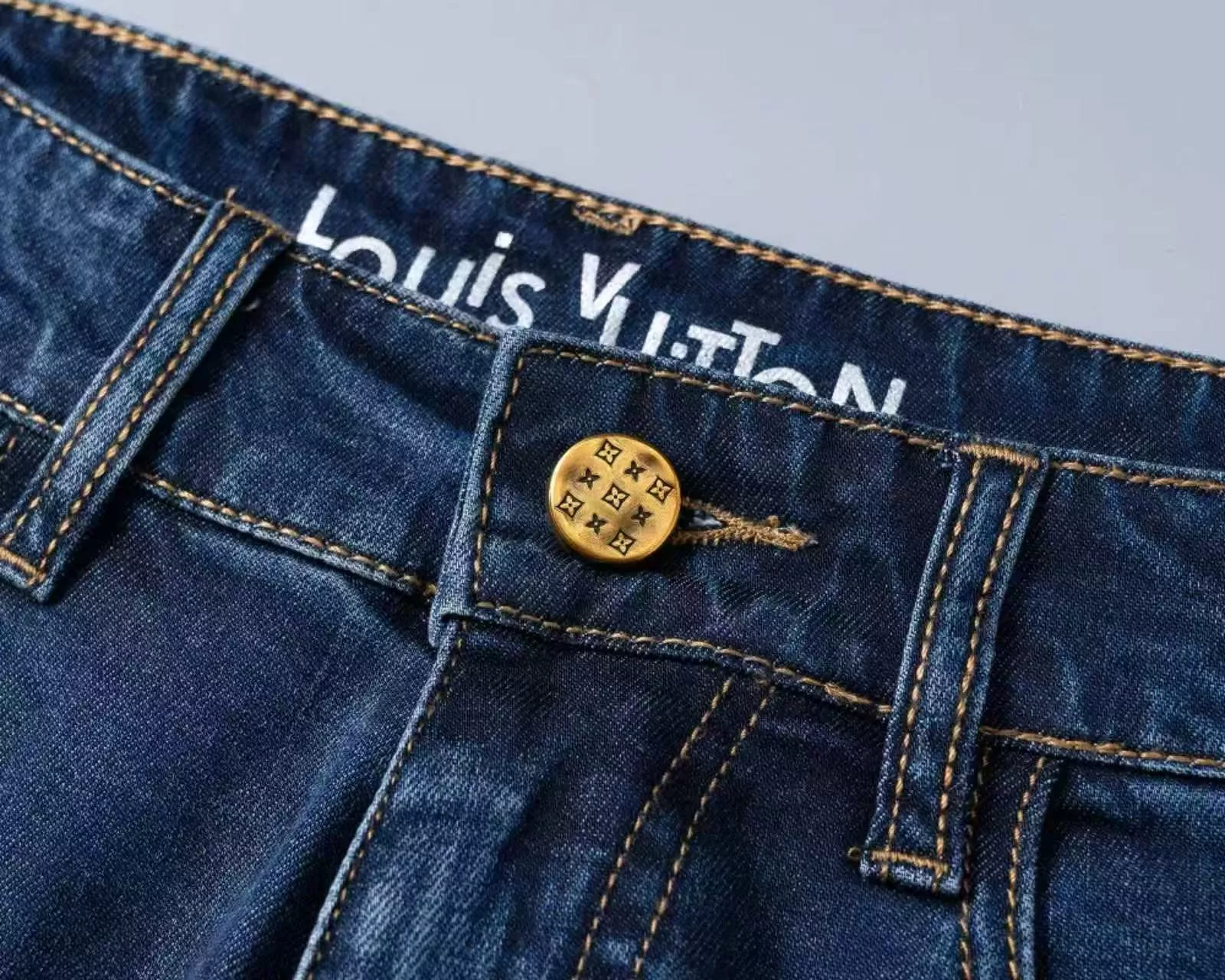 EyeCatching 4756 Louis Vuitton LV Jeans For Men