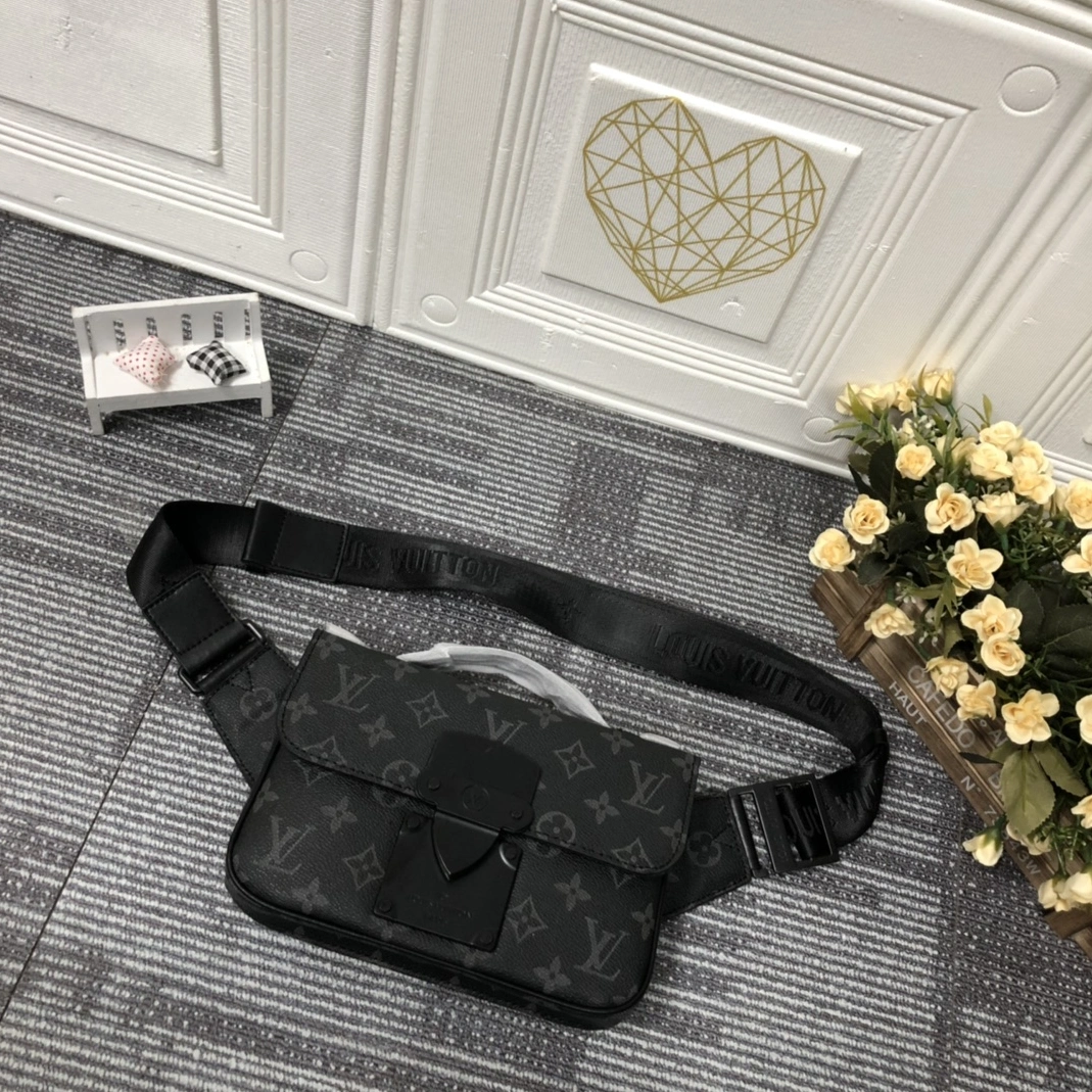 EyeCatching 5032 Louis Vuitton AAA Man Messenger Bags