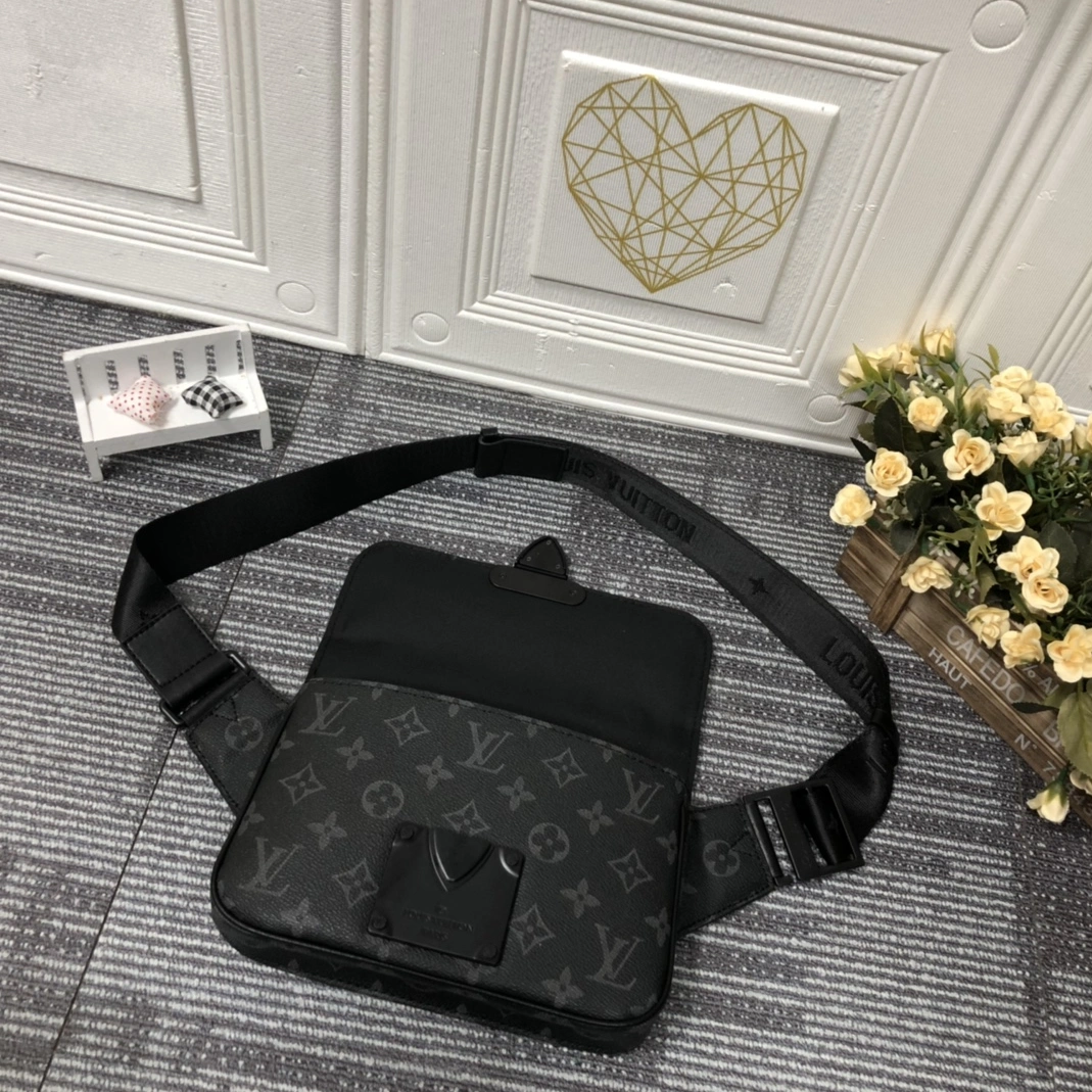EyeCatching 5032 Louis Vuitton AAA Man Messenger Bags
