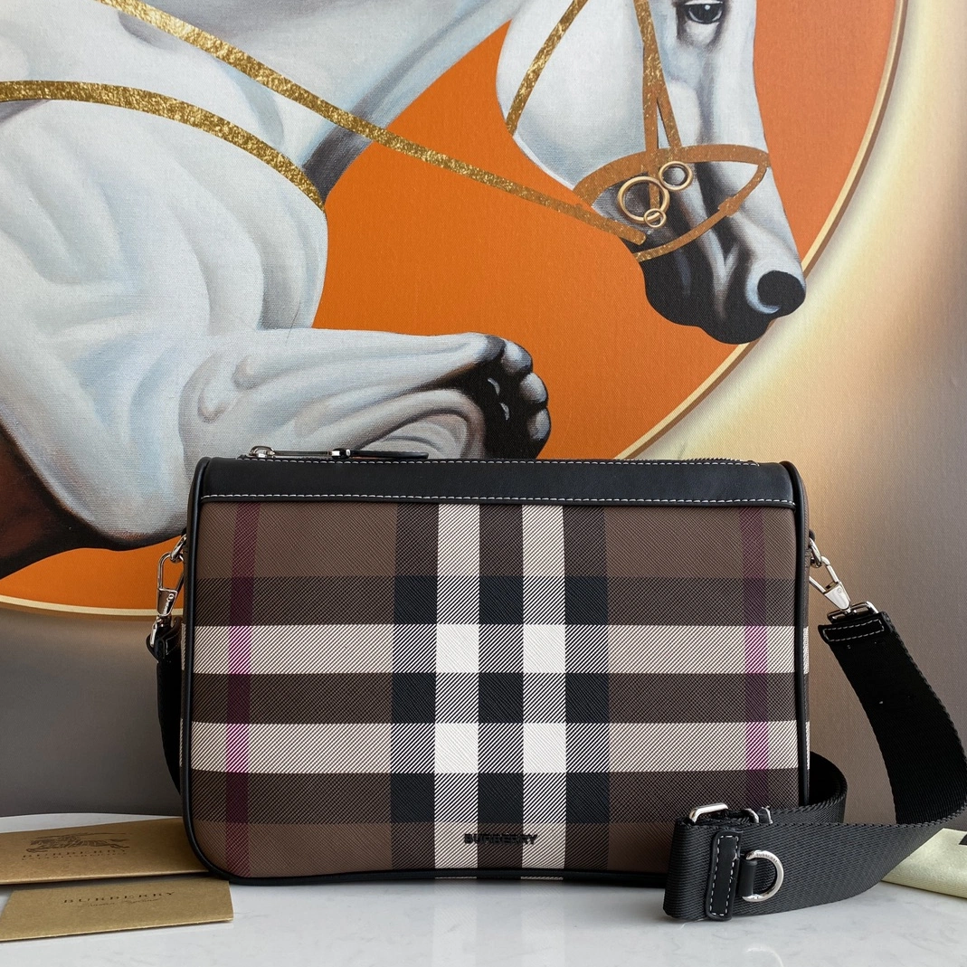 EyeCatching 5161 Burberry AAA Man Messenger Bags
