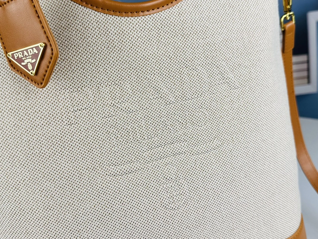 EyeCatching 5196 Prada AAA Quality Handbags For Women