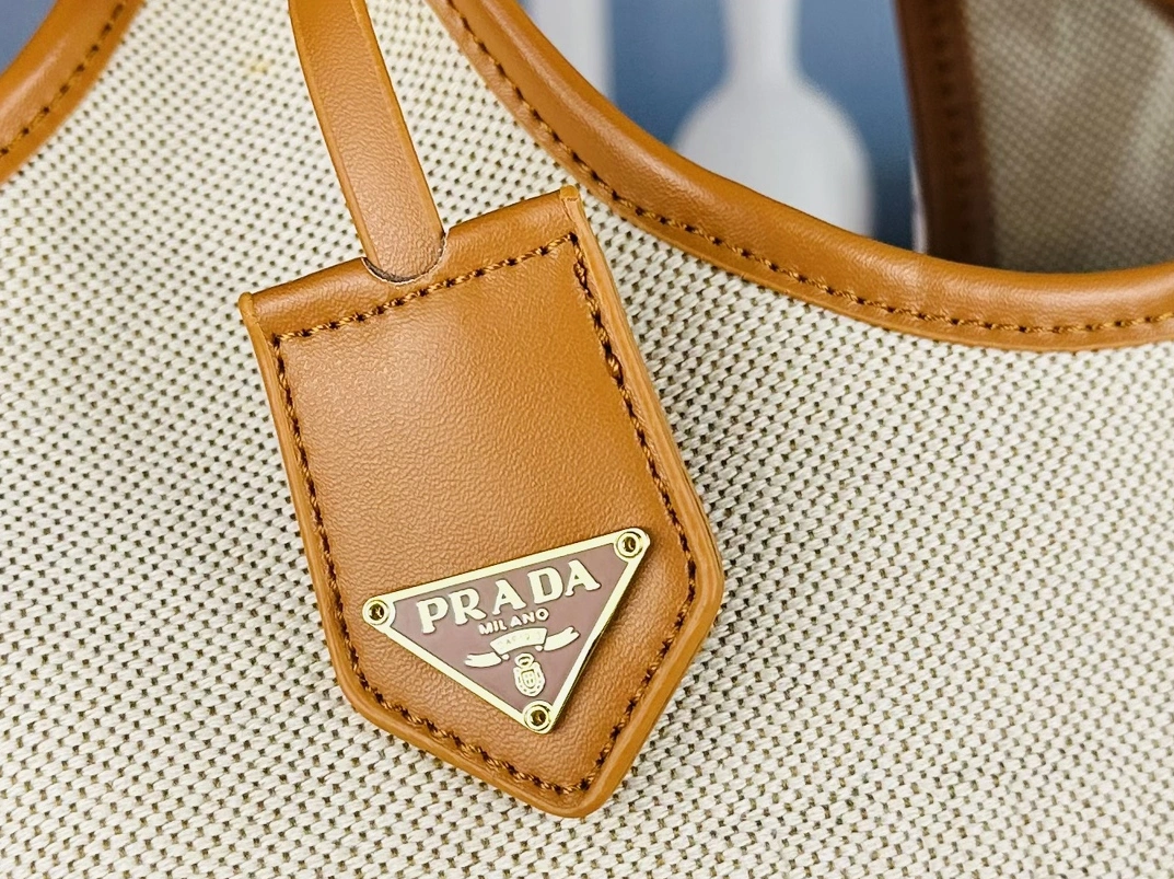 EyeCatching 5196 Prada AAA Quality Handbags For Women