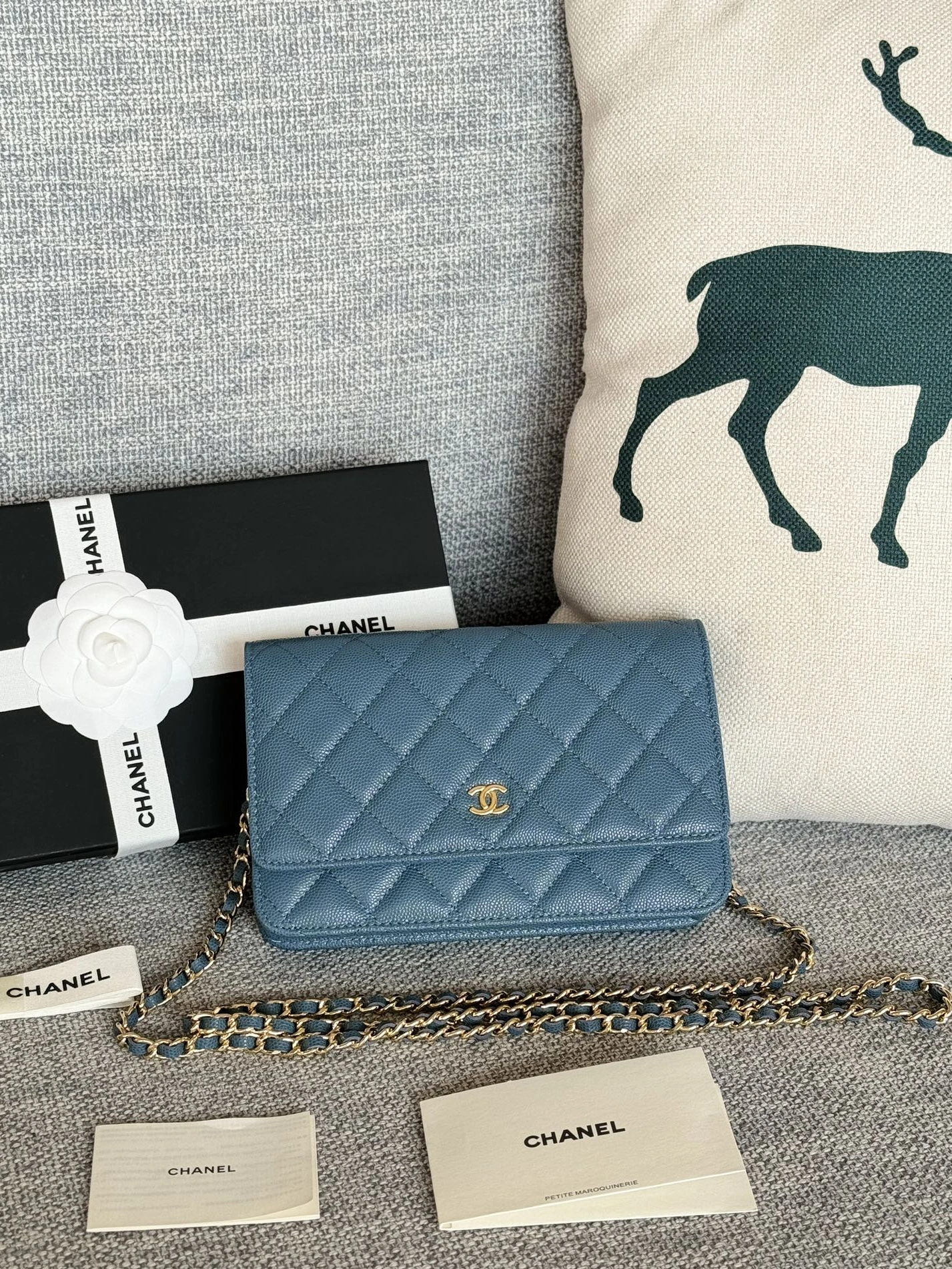 EyeCatching 5483 Chanel AAA Quality Messenger Bags In Gold For Women