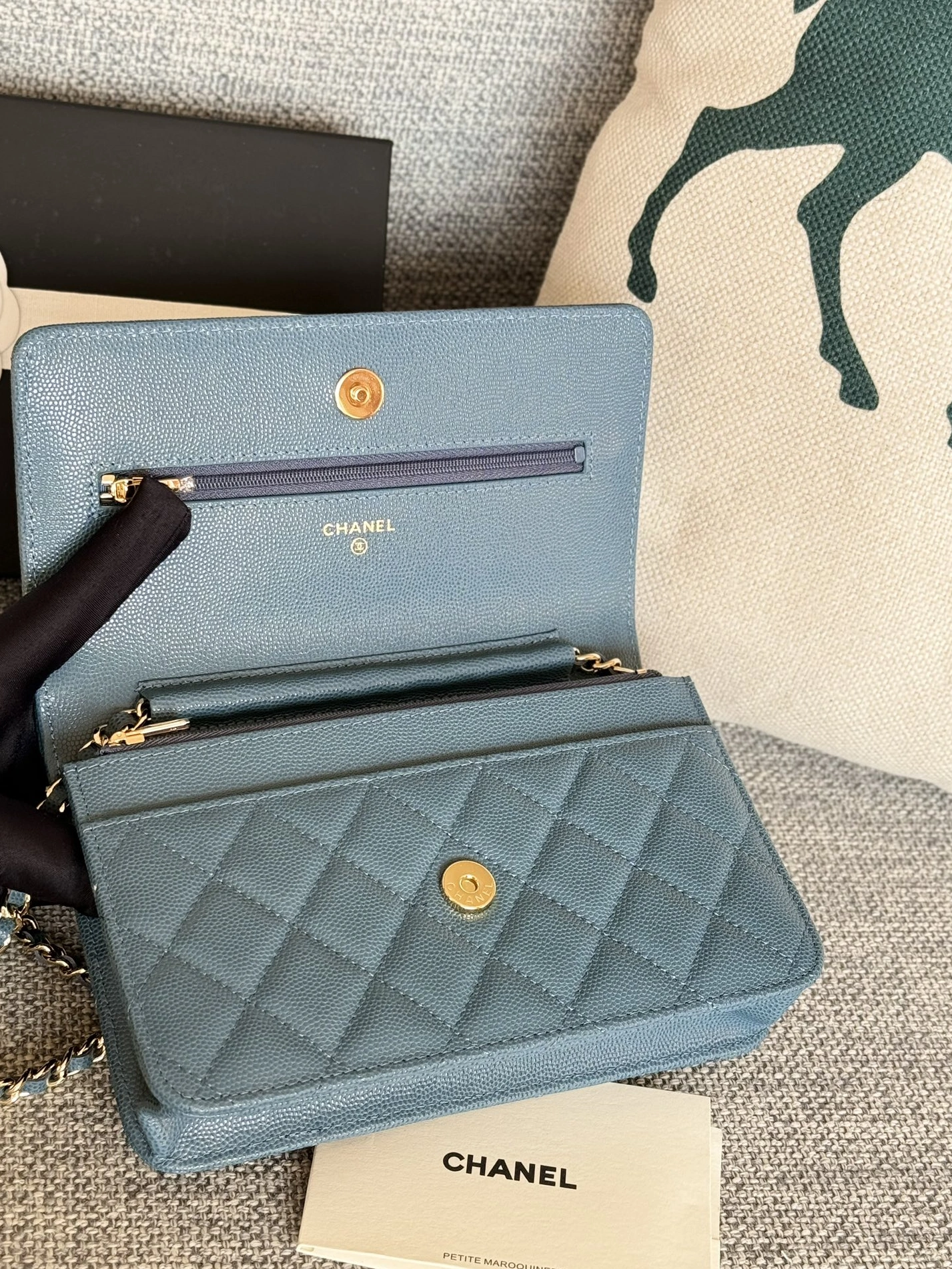 EyeCatching 5483 Chanel AAA Quality Messenger Bags In Gold For Women