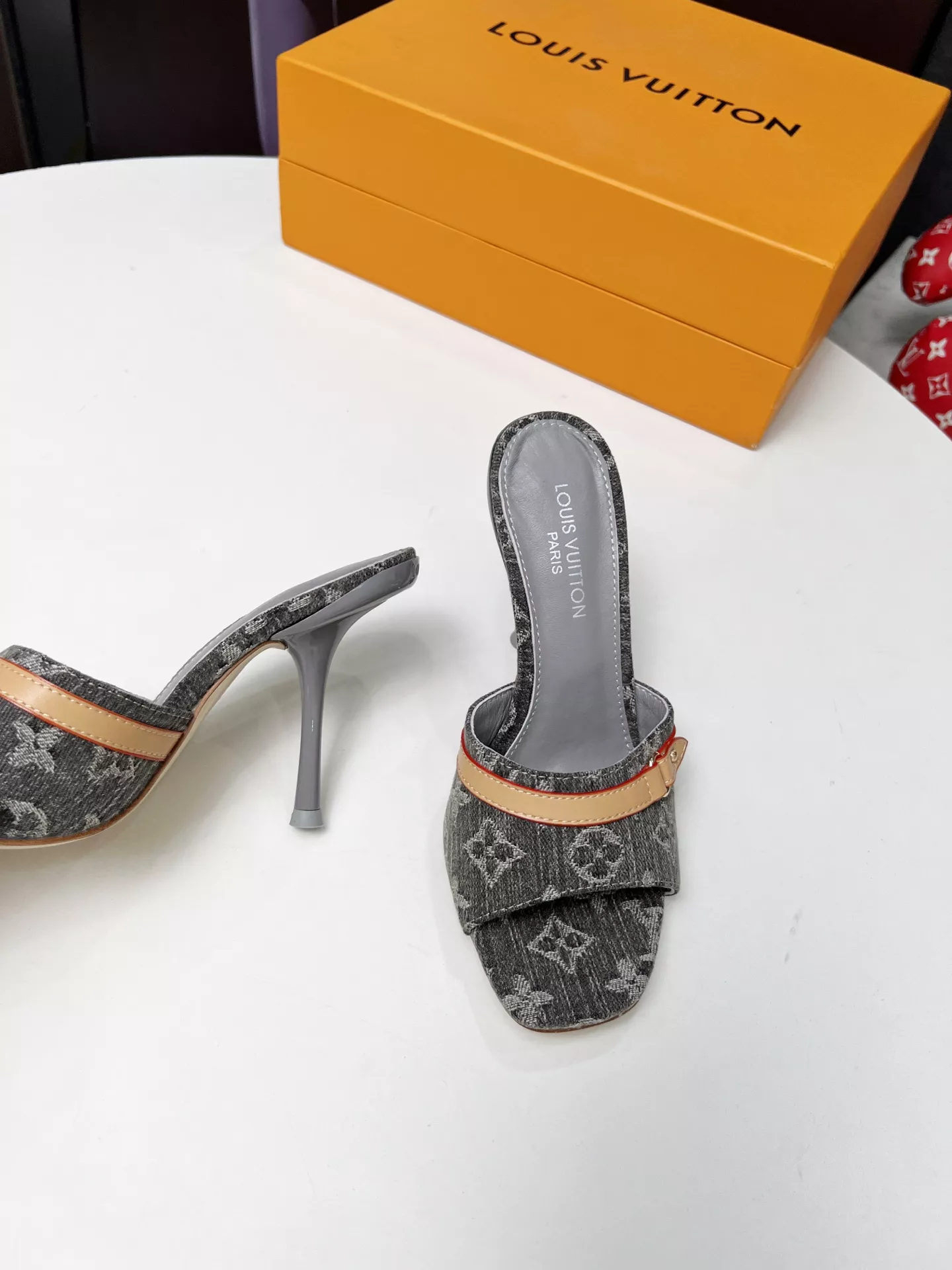 EyeCatching 551 Louis Vuitton Slippers For Women