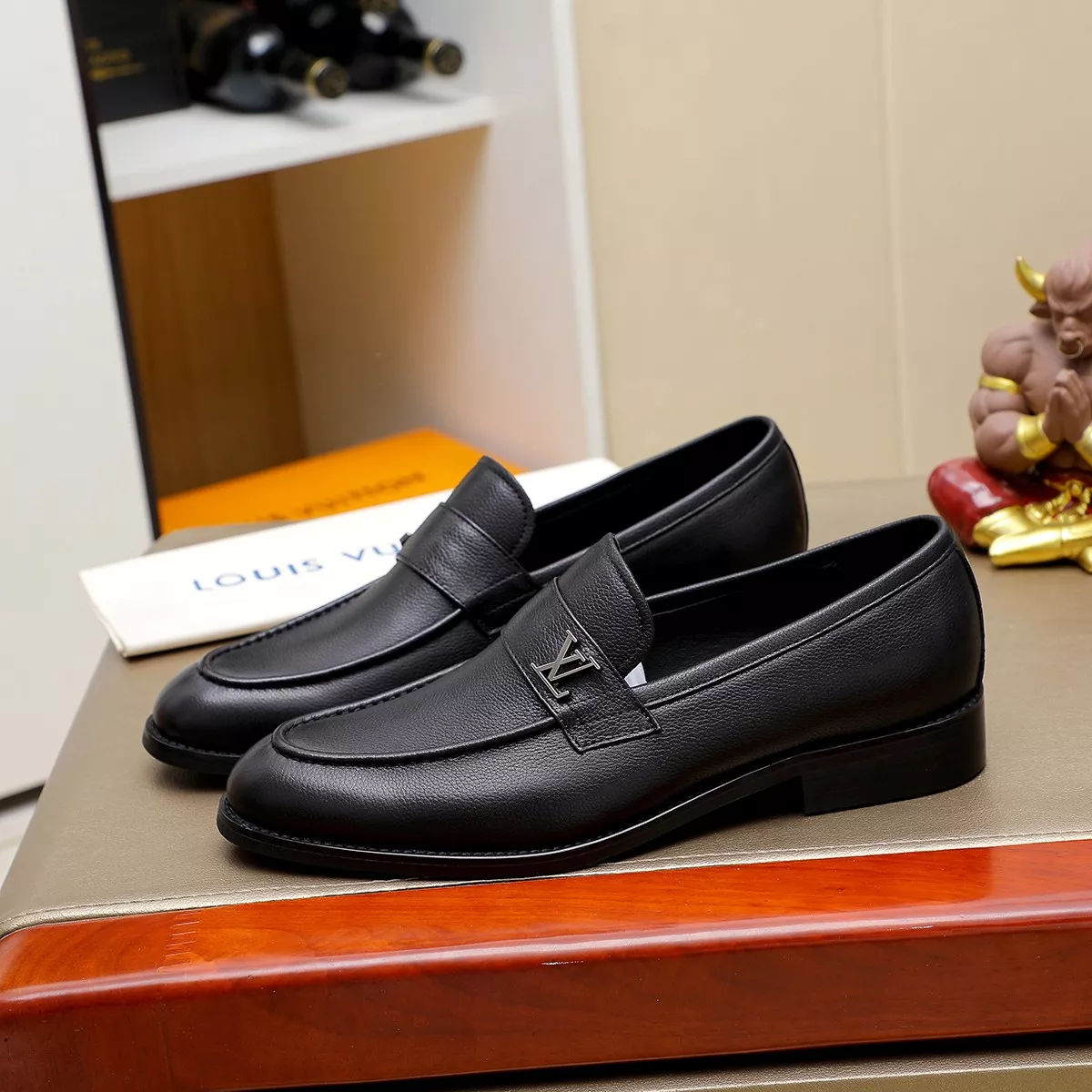 EyeCatching 571 Louis Vuitton LV Oxfords Shoes For Men