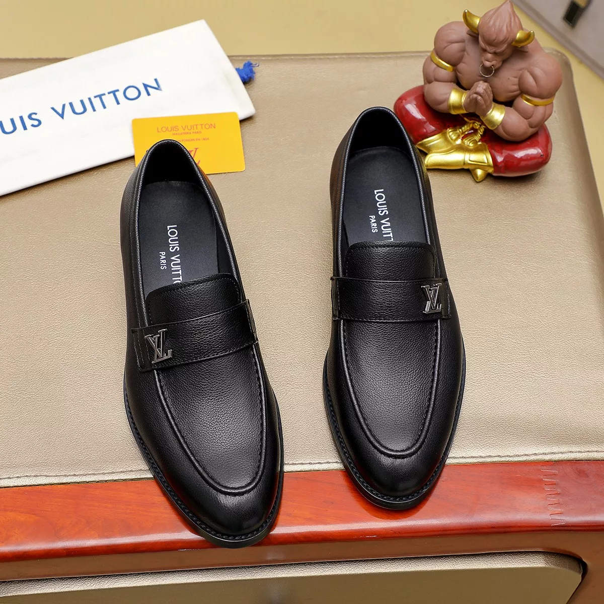 EyeCatching 571 Louis Vuitton LV Oxfords Shoes For Men