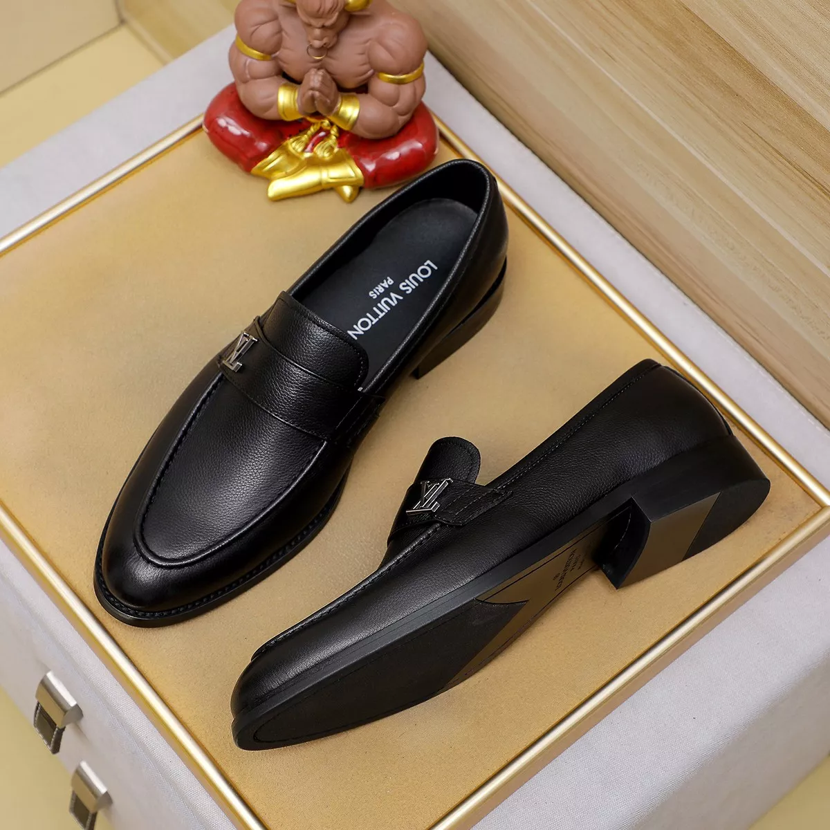 EyeCatching 571 Louis Vuitton LV Oxfords Shoes For Men