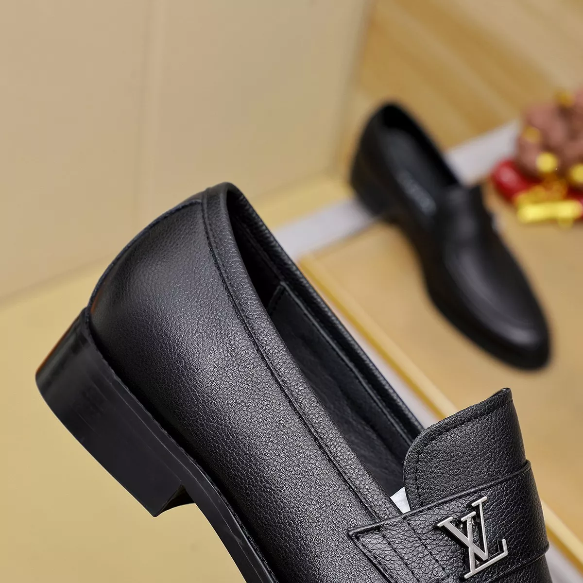 EyeCatching 571 Louis Vuitton LV Oxfords Shoes For Men
