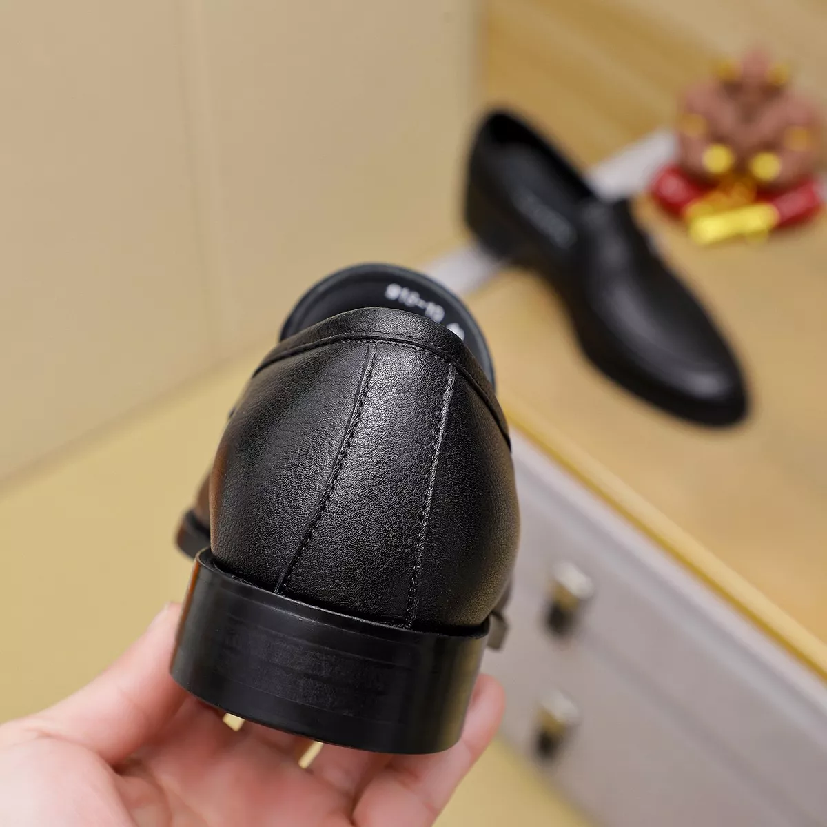EyeCatching 571 Louis Vuitton LV Oxfords Shoes For Men