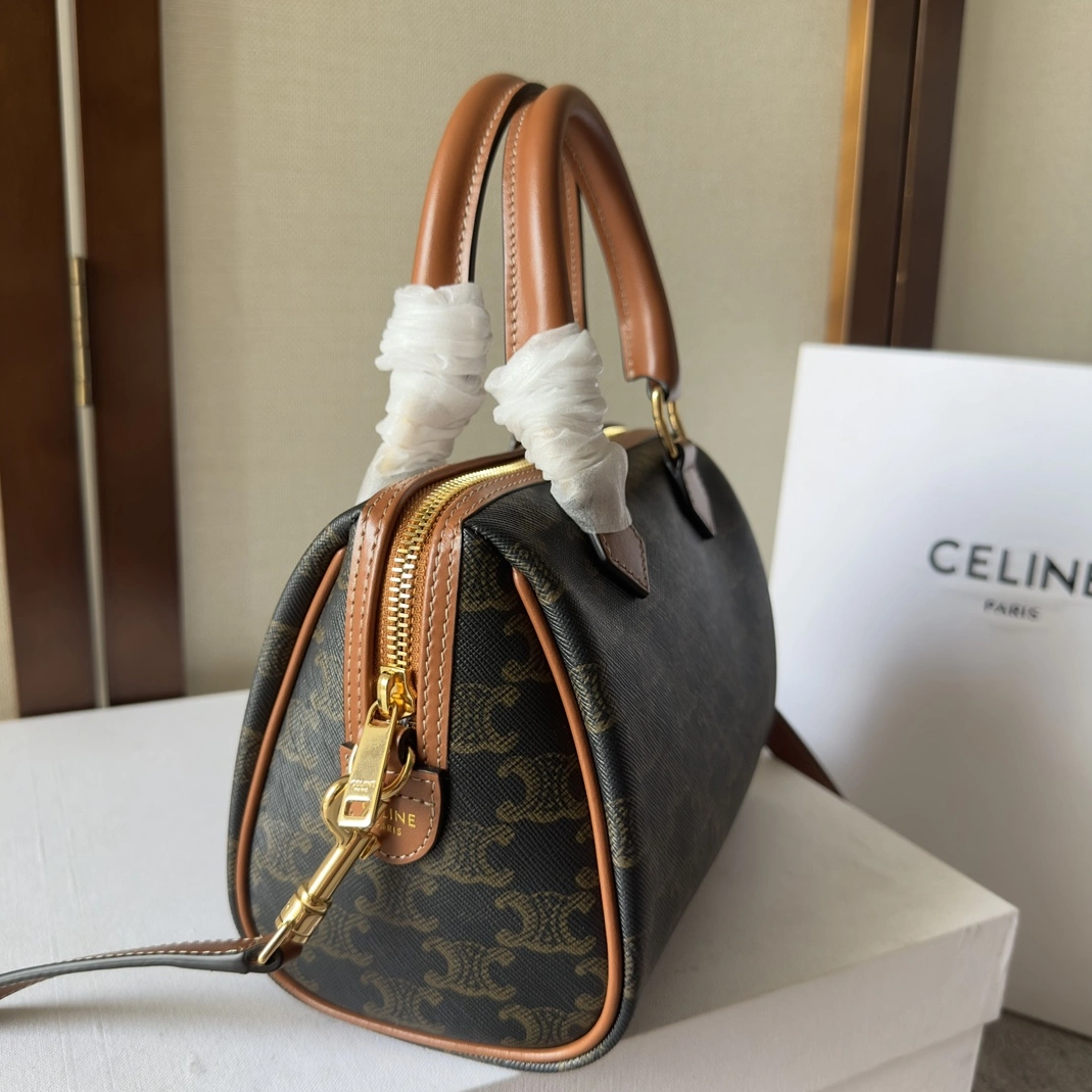 EyeCatching 5725 Celine AAA Quality Handbags For Women