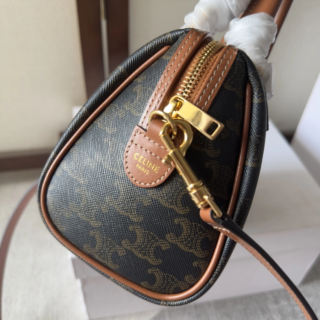 EyeCatching 5725 Celine AAA Quality Handbags For Women