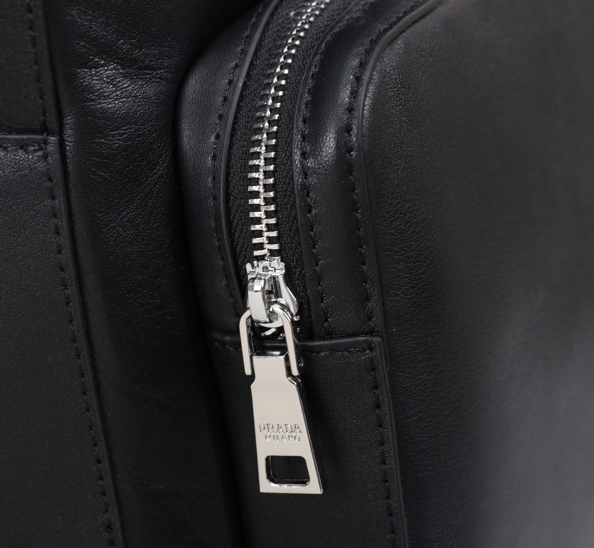 EyeCatching 5760 Prada AAA Man Backpacks