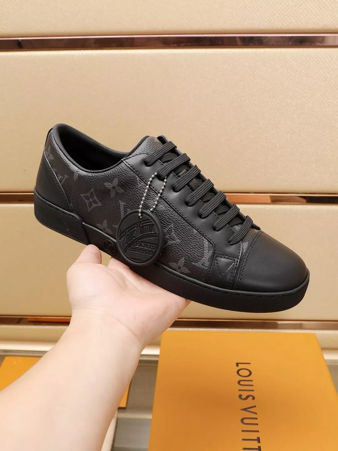 EyeCatching 5763 Louis Vuitton Casual Shoes For Men