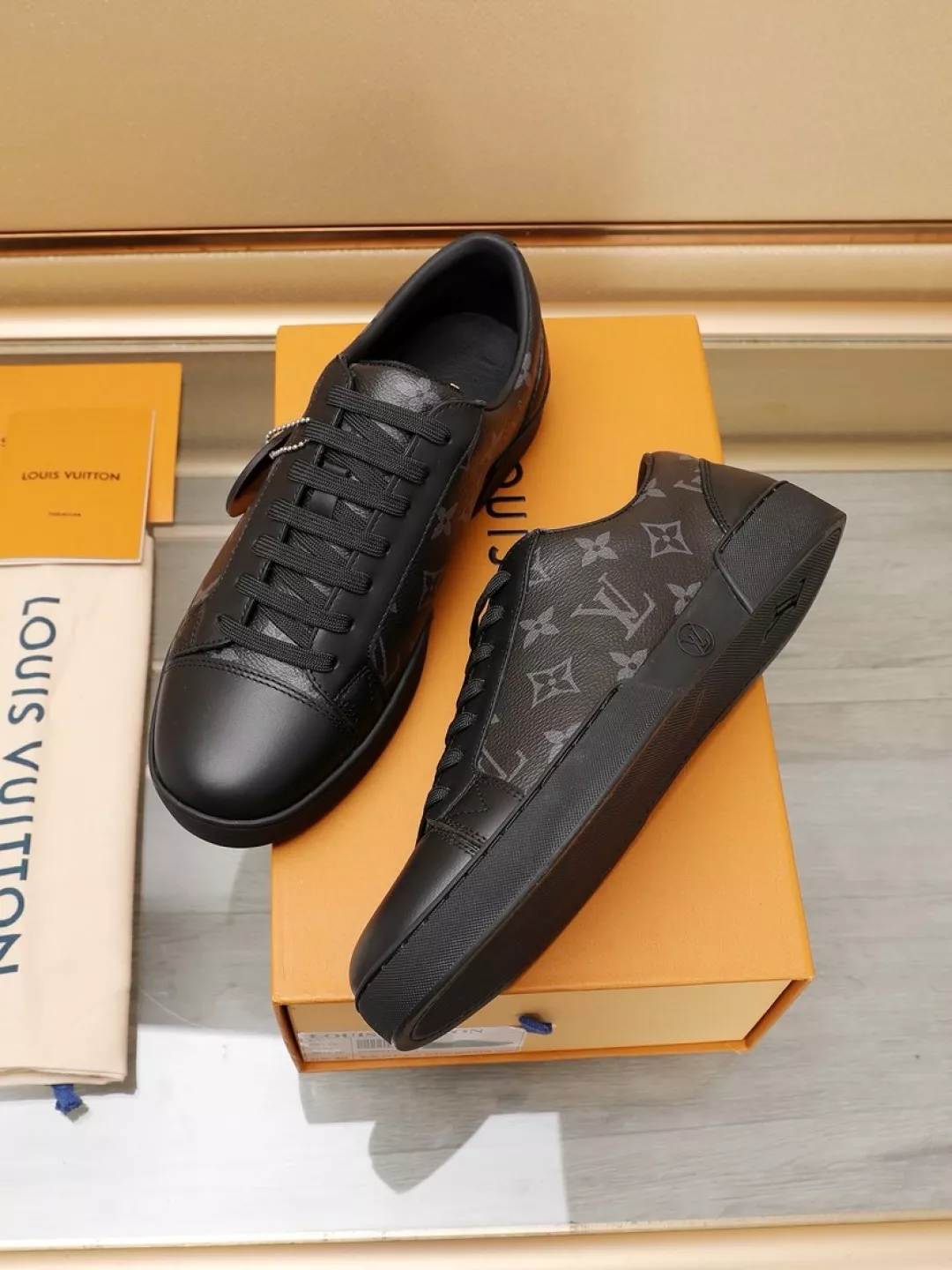 EyeCatching 5763 Louis Vuitton Casual Shoes For Men