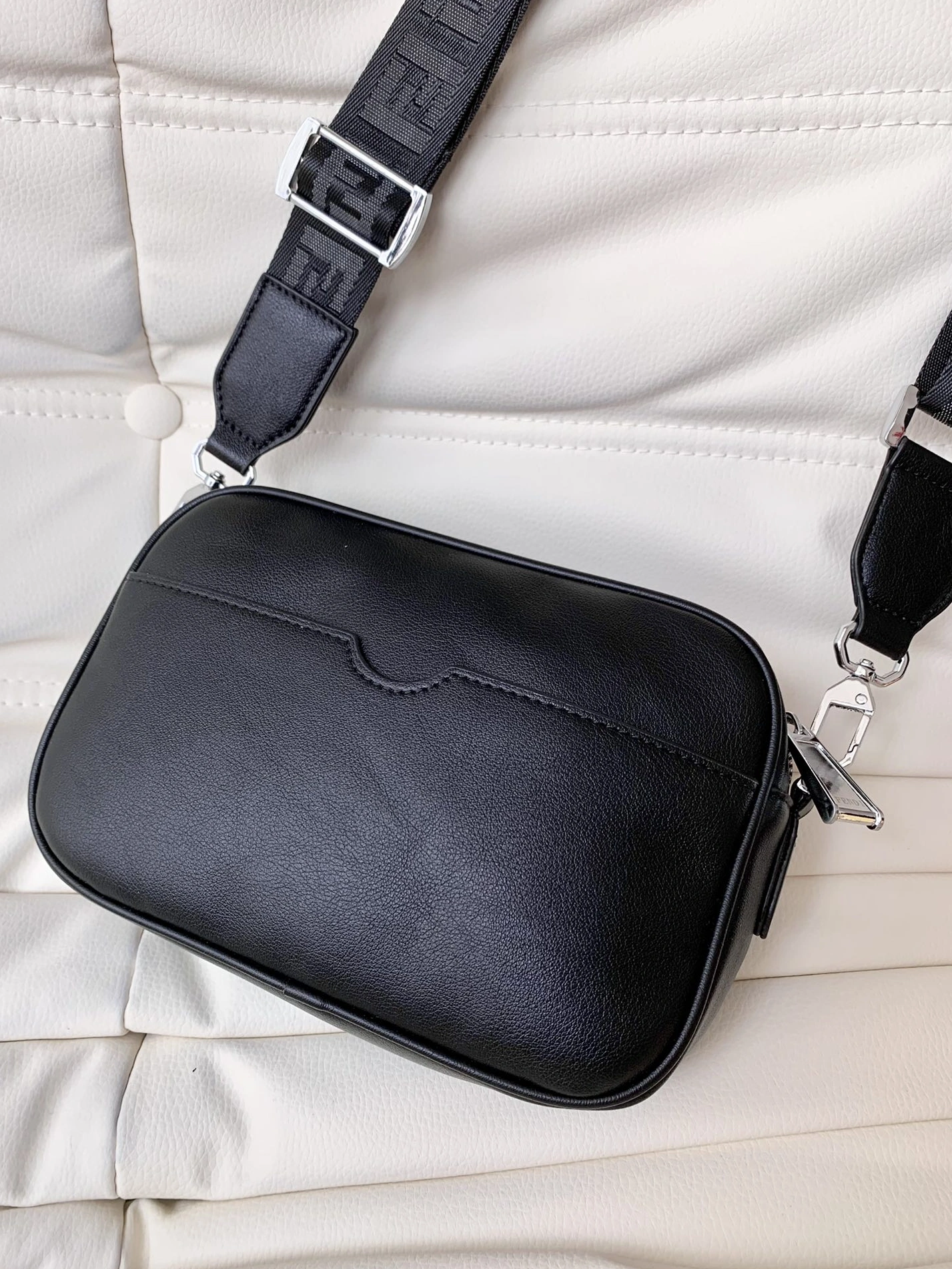 EyeCatching 5834 Fendi AAA Man Messenger Bags