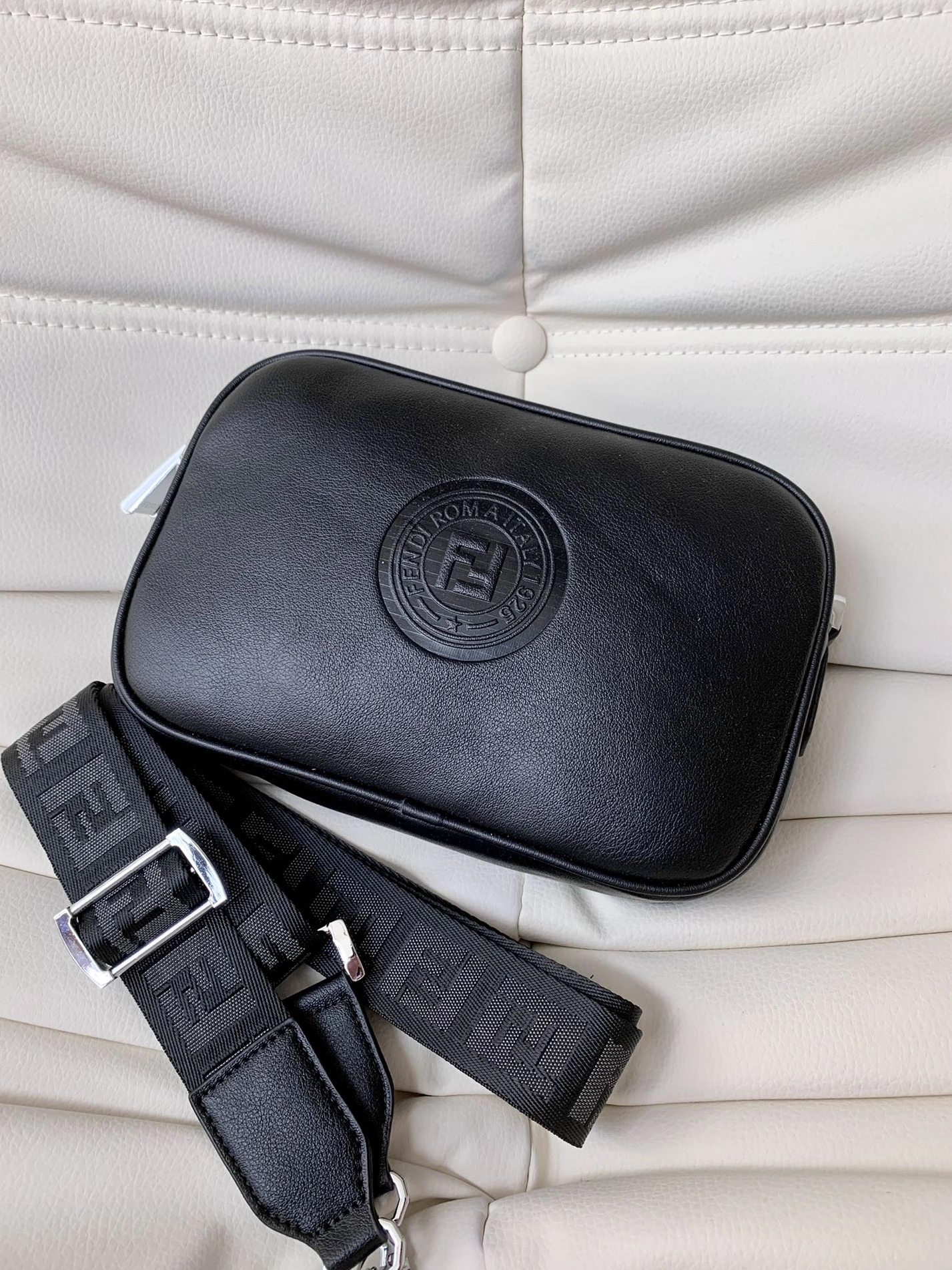 EyeCatching 5834 Fendi AAA Man Messenger Bags