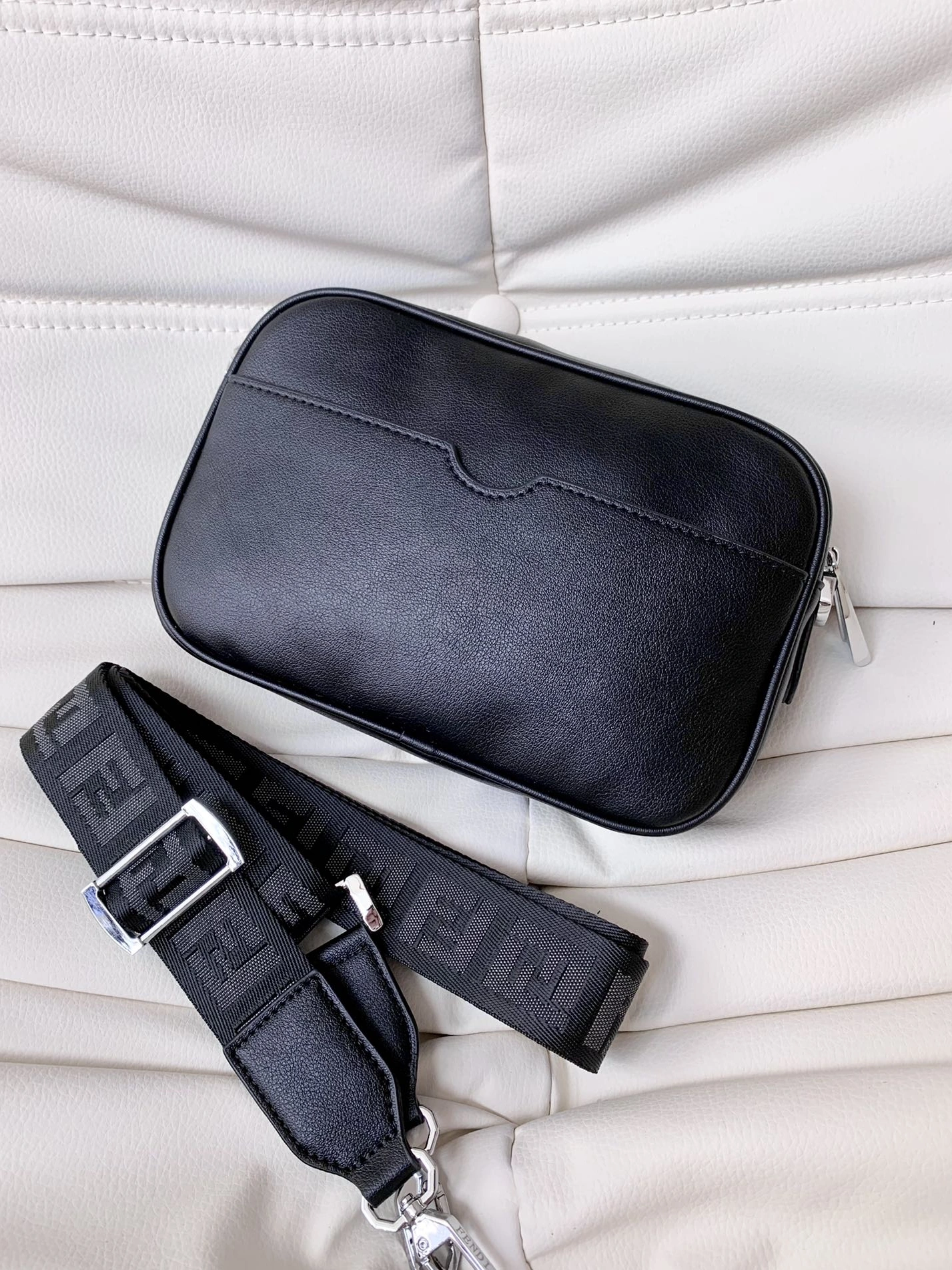 EyeCatching 5834 Fendi AAA Man Messenger Bags