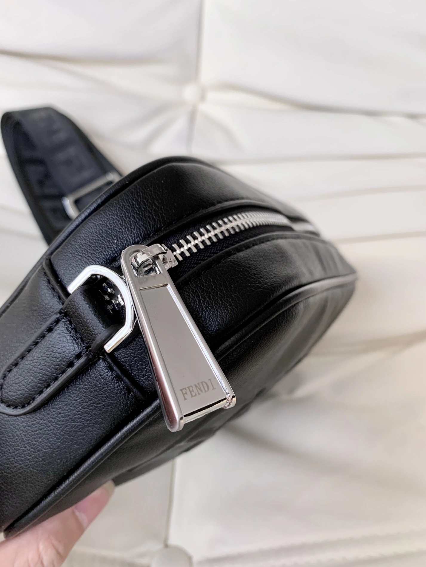 EyeCatching 5834 Fendi AAA Man Messenger Bags