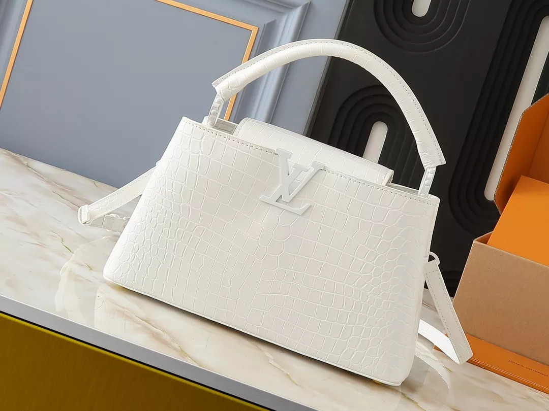 EyeCatching 5844 Louis Vuitton AAA Quality Messenger Bags For Women