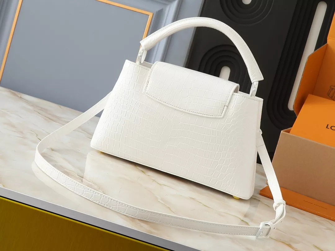 EyeCatching 5844 Louis Vuitton AAA Quality Messenger Bags For Women