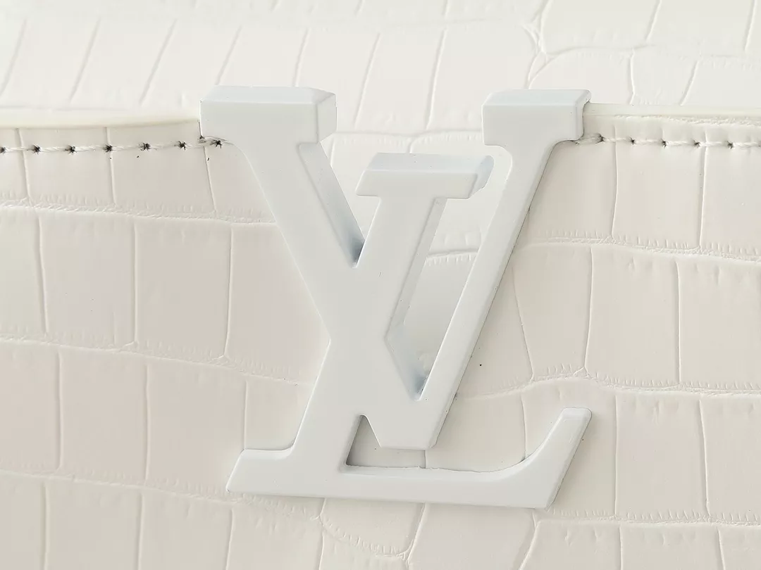 EyeCatching 5844 Louis Vuitton AAA Quality Messenger Bags For Women