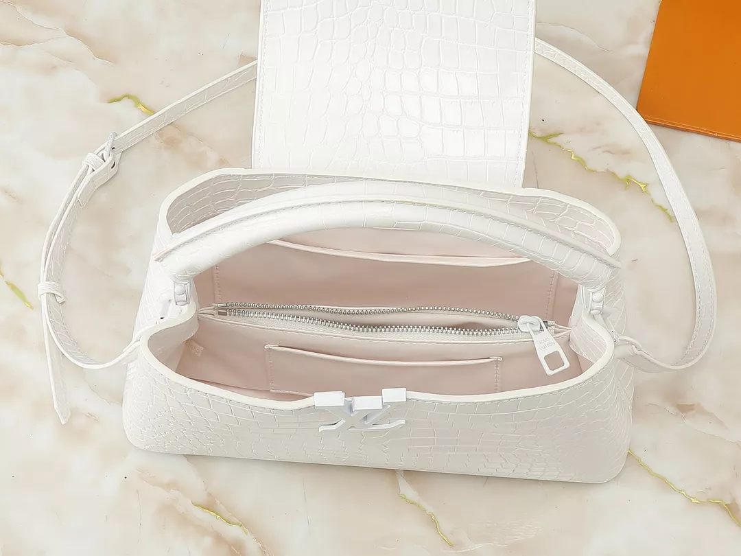 EyeCatching 5844 Louis Vuitton AAA Quality Messenger Bags For Women