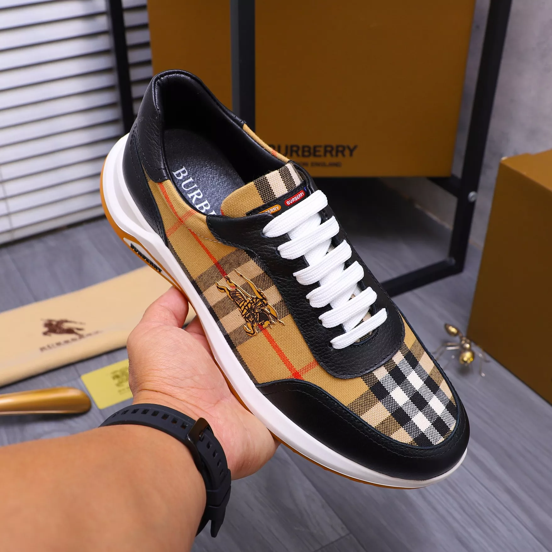 EyeCatching 5900 Burberry Casual Shoes For Men