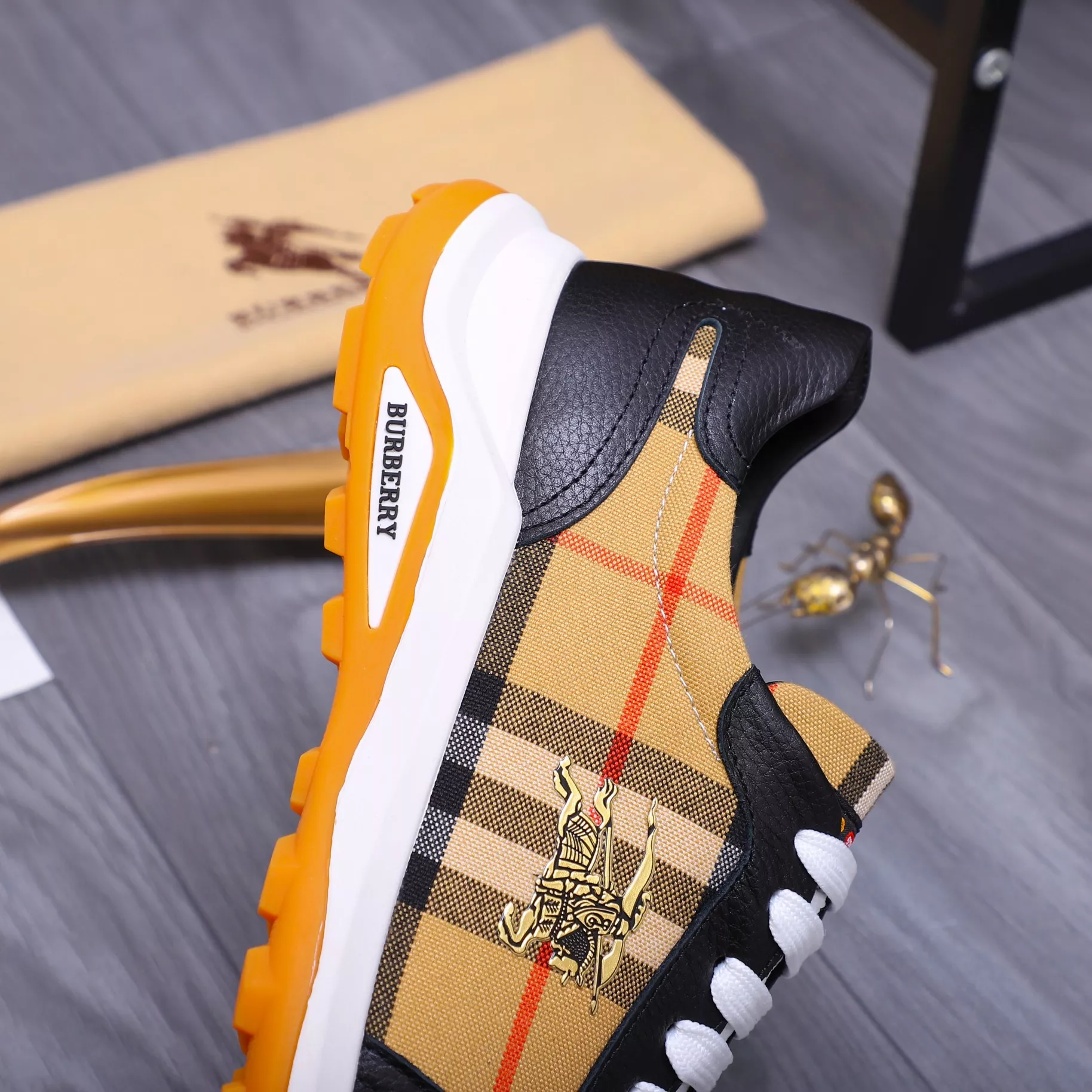 EyeCatching 5900 Burberry Casual Shoes For Men