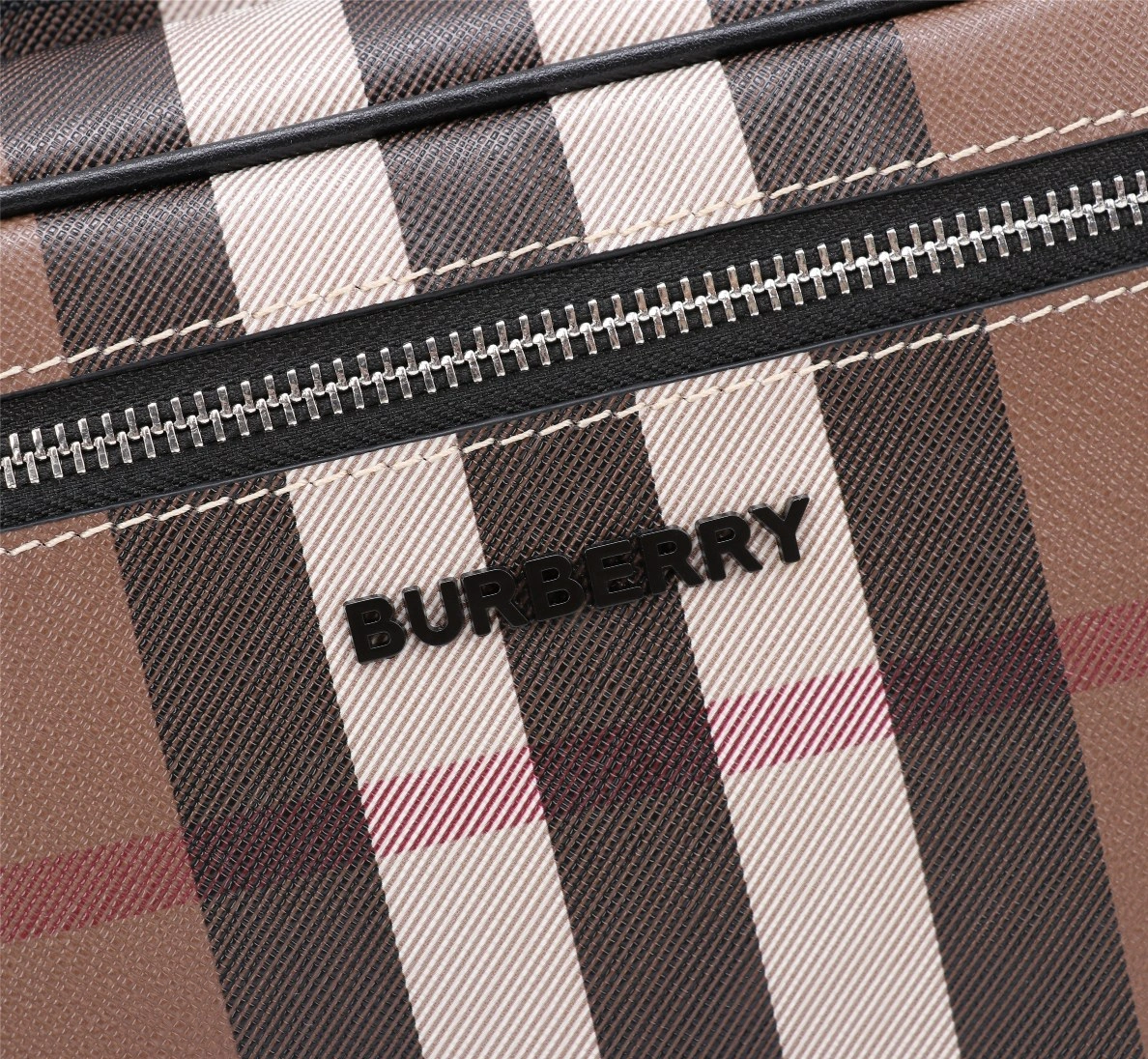 EyeCatching 6050 Burberry AAA Man Backpacks