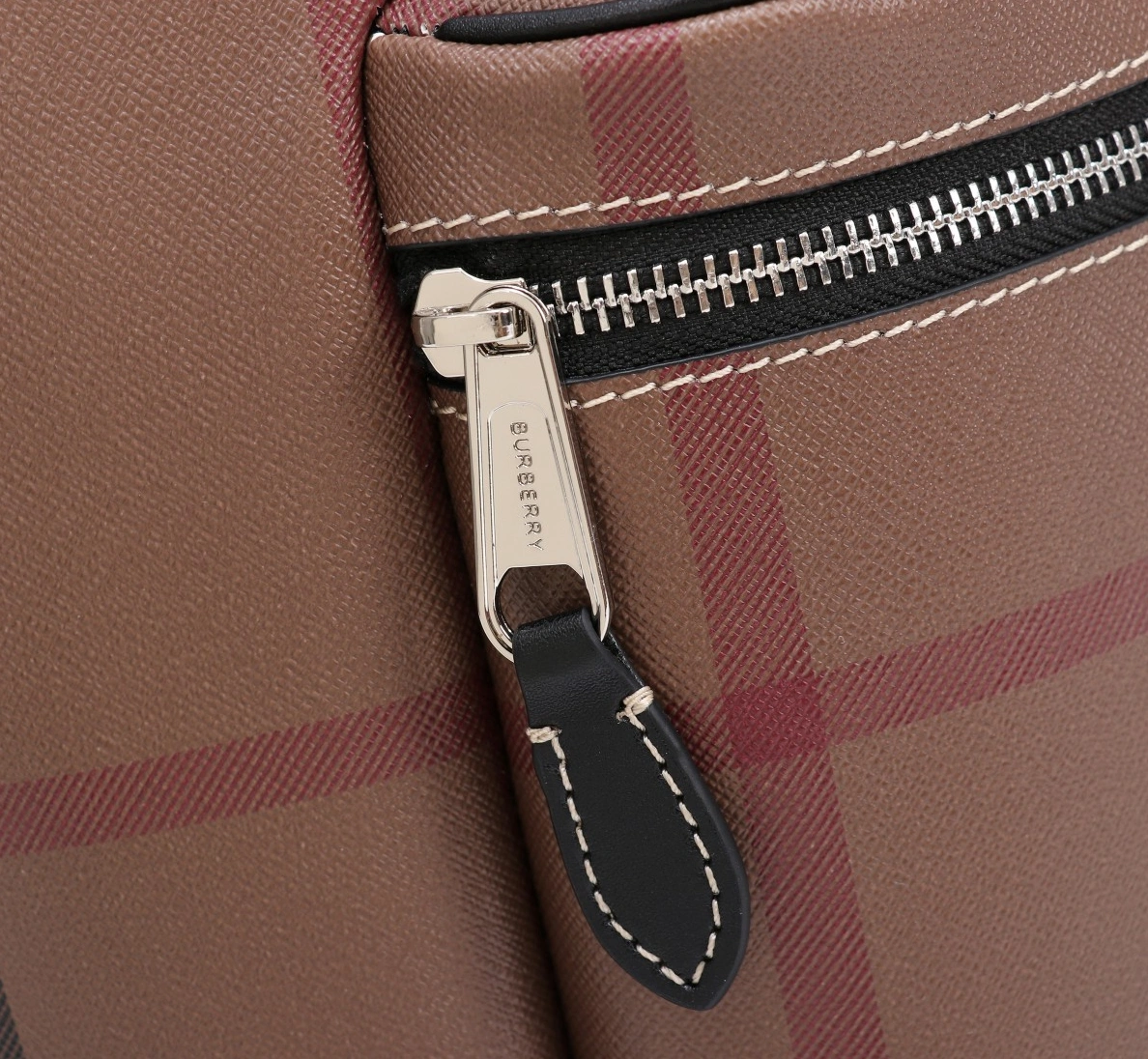 EyeCatching 6050 Burberry AAA Man Backpacks