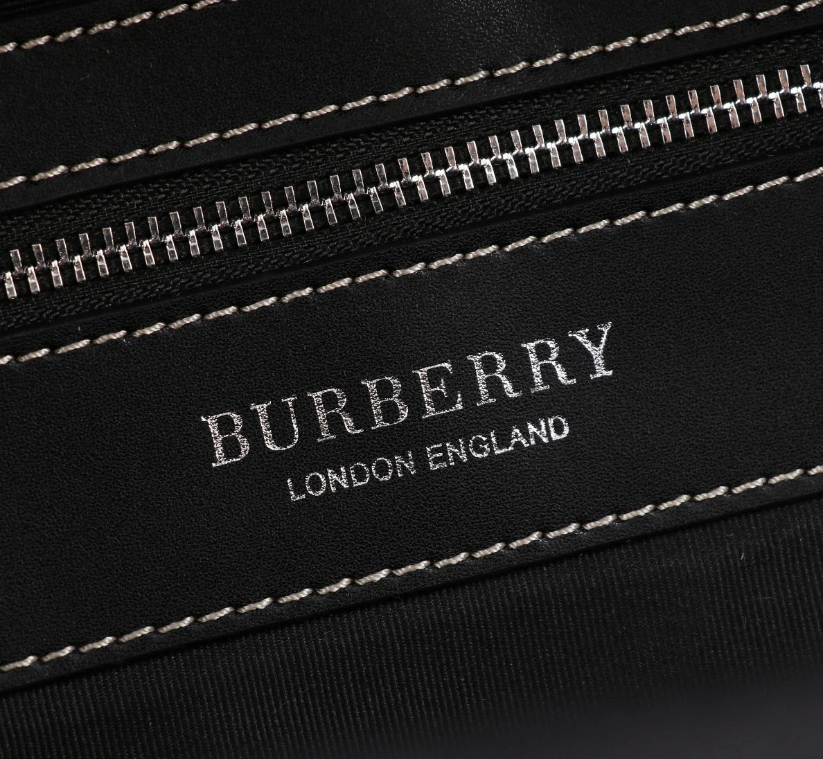 EyeCatching 6050 Burberry AAA Man Backpacks