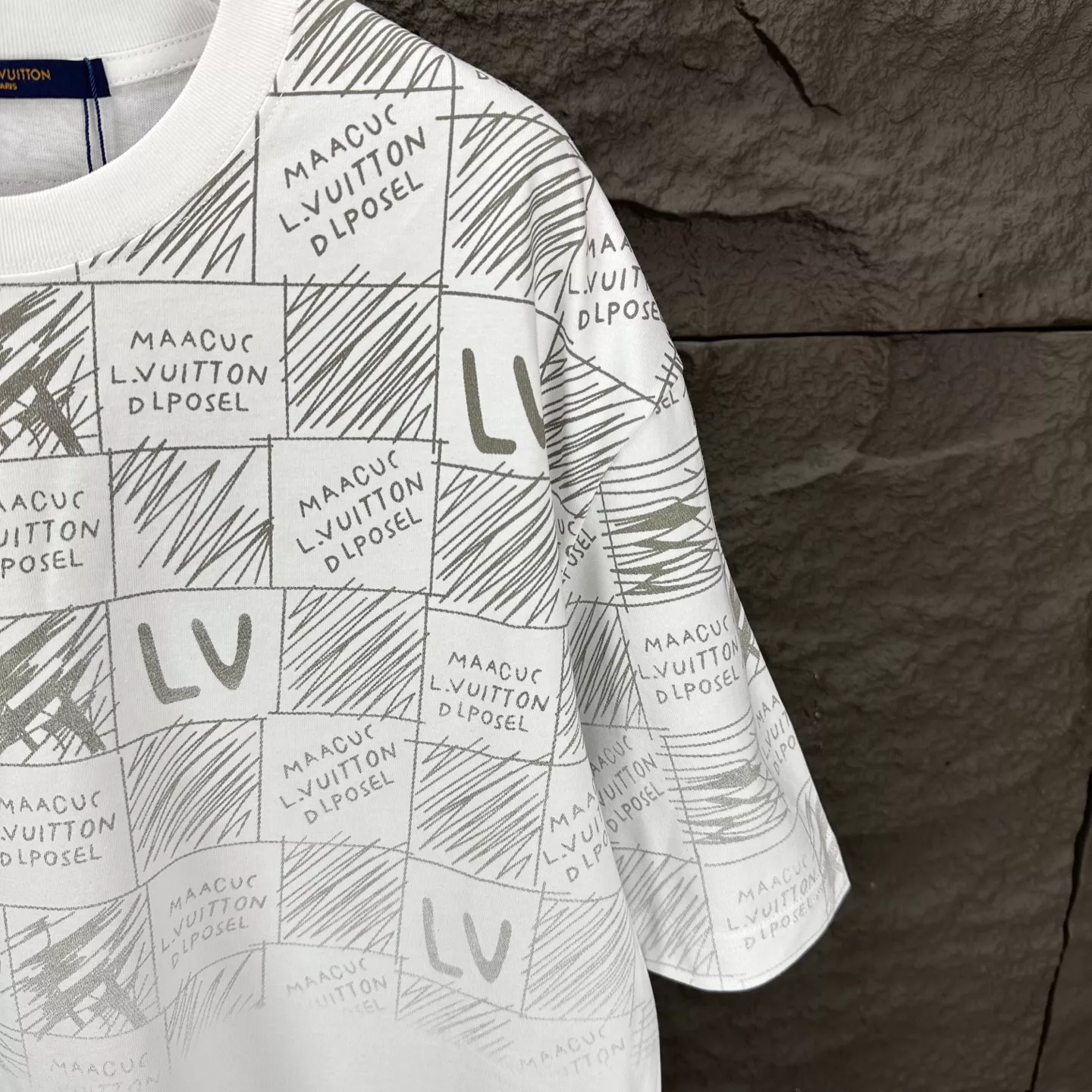 EyeCatching 6142 Louis Vuitton LV T-Shirts Short Sleeved For Unisex