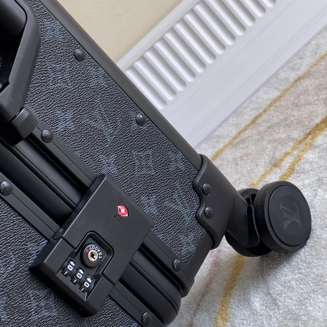 EyeCatching 6249 Louis Vuitton Luggage For Unisex