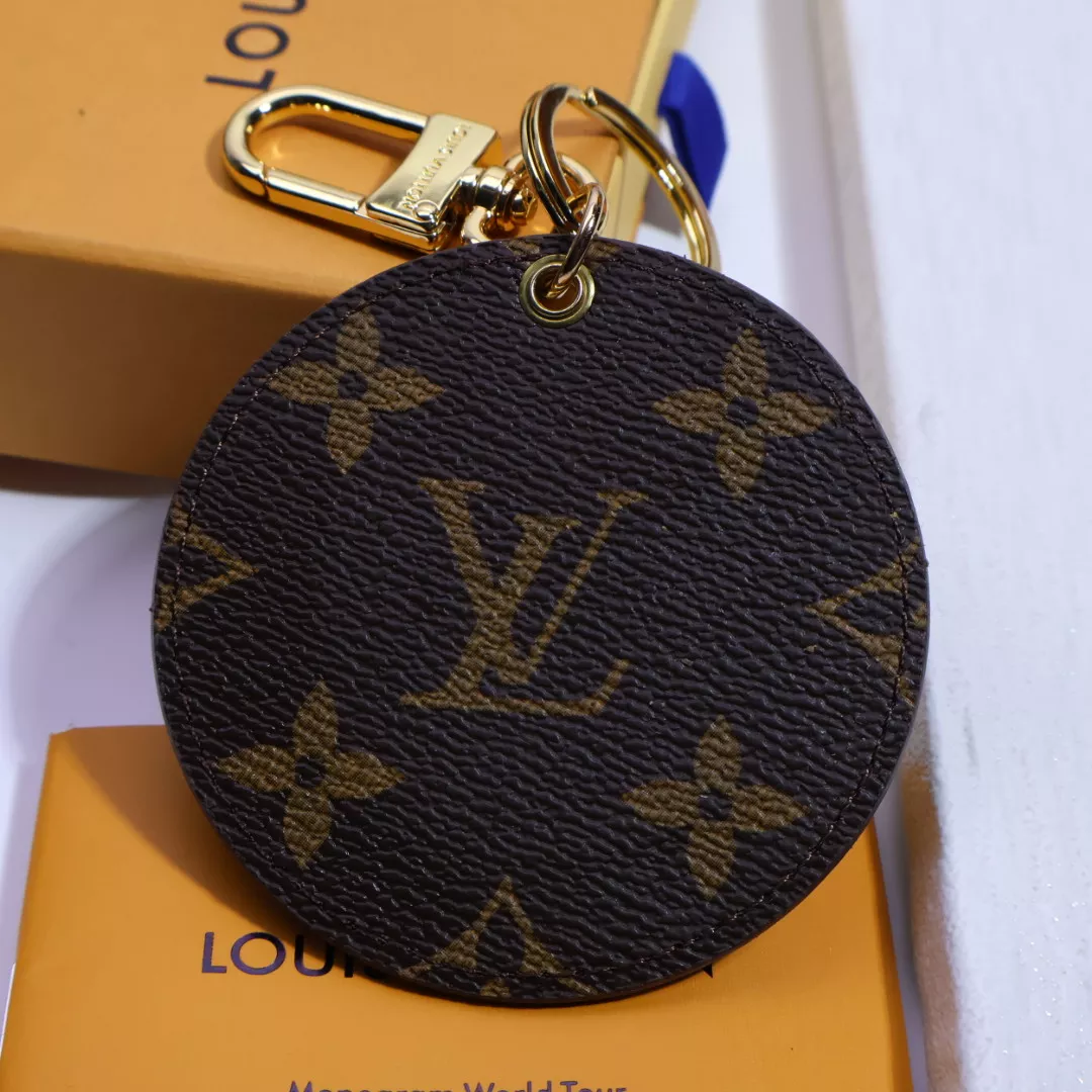 EyeCatching 632 Louis Vuitton LV Key Holder And Bag Buckle