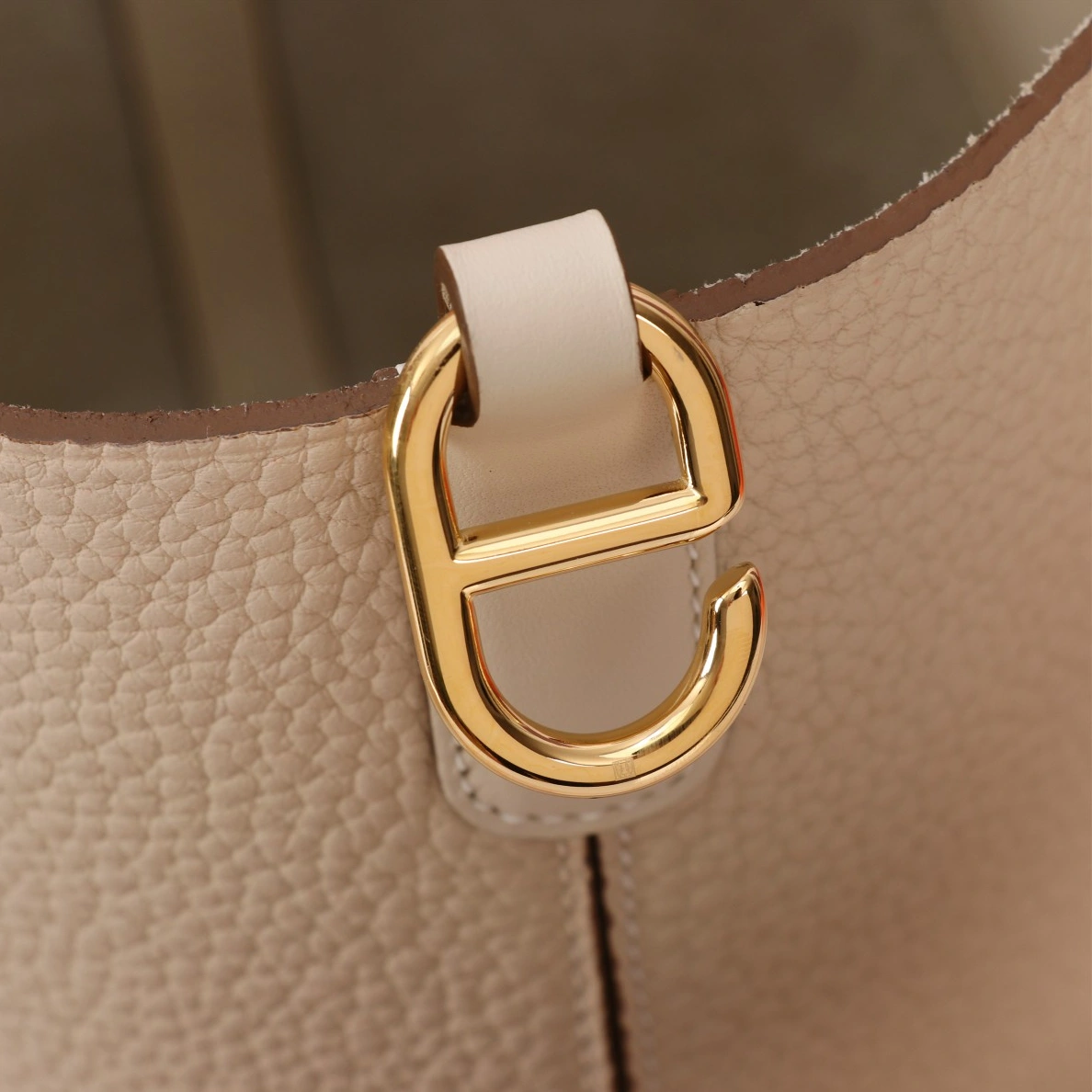 EyeCatching 6653 Hermes AAA Quality Handbags In Gold For Women