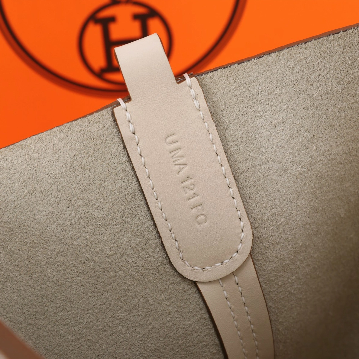 EyeCatching 6653 Hermes AAA Quality Handbags In Gold For Women