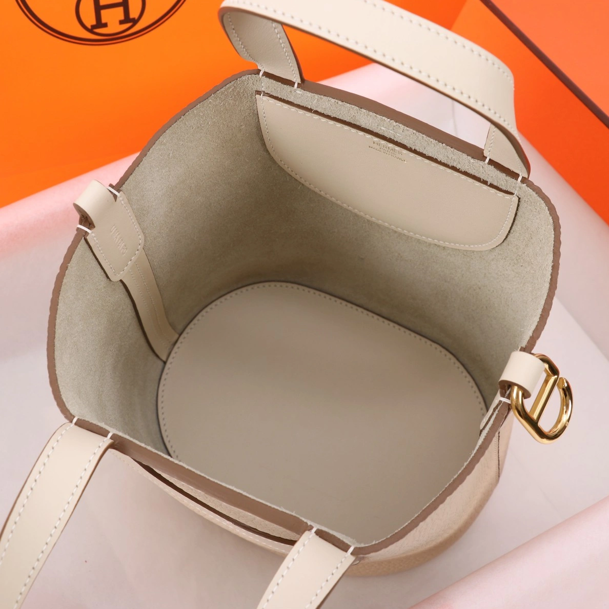 EyeCatching 6653 Hermes AAA Quality Handbags In Gold For Women