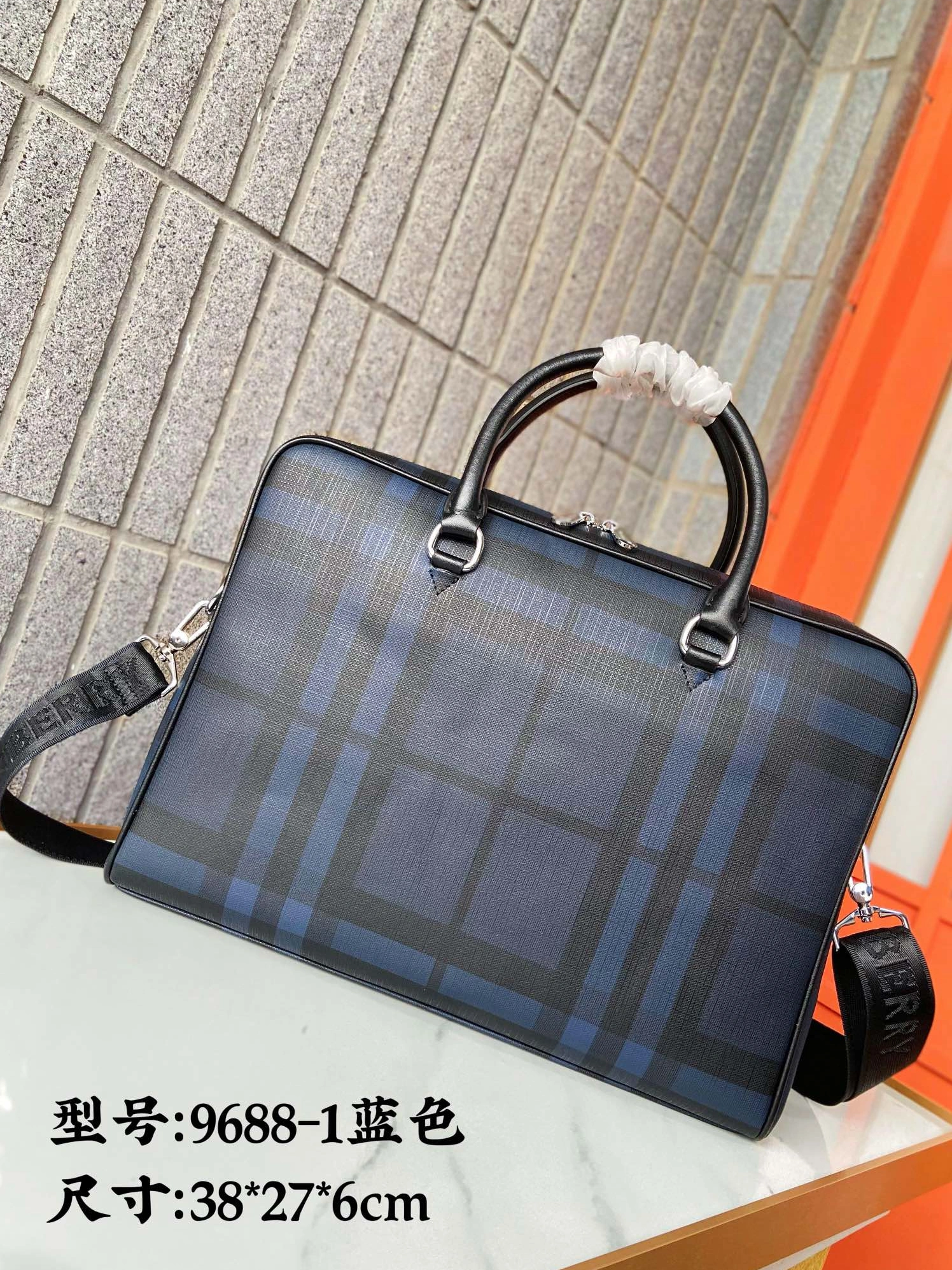 EyeCatching 681 Burberry AAA Man Handbags