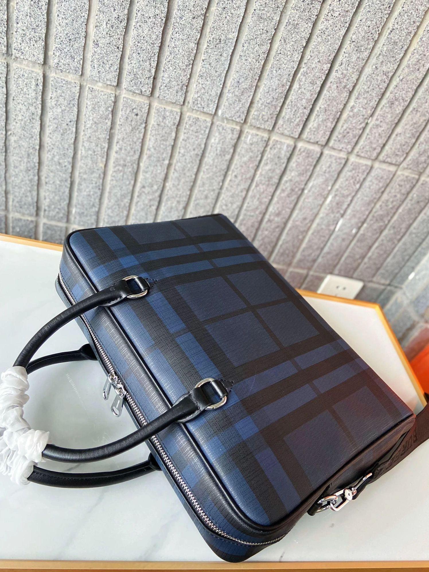 EyeCatching 681 Burberry AAA Man Handbags