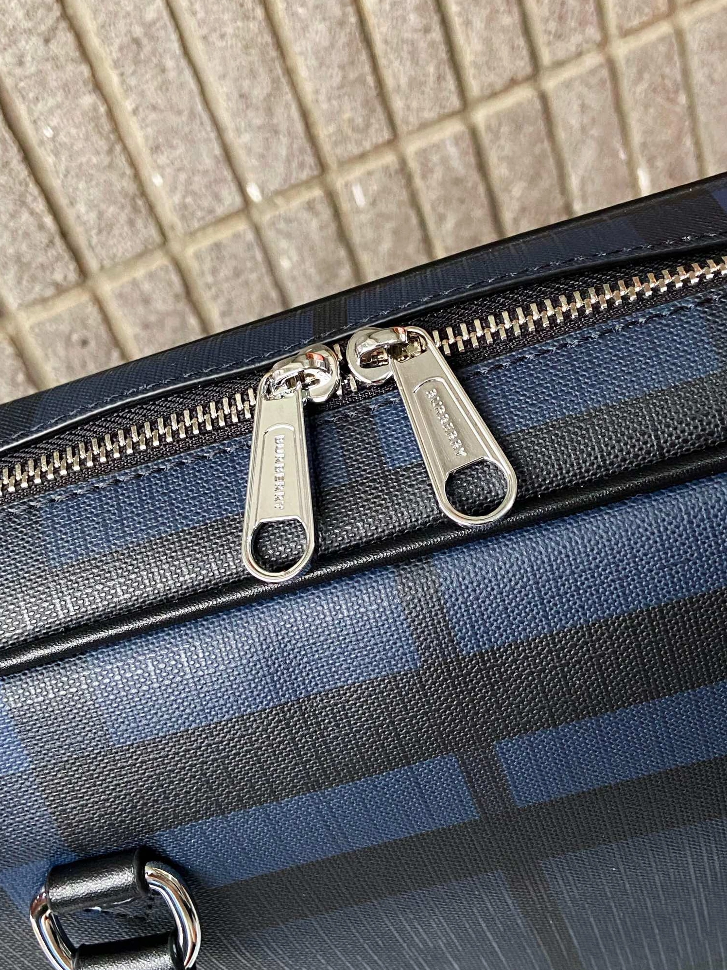 EyeCatching 681 Burberry AAA Man Handbags