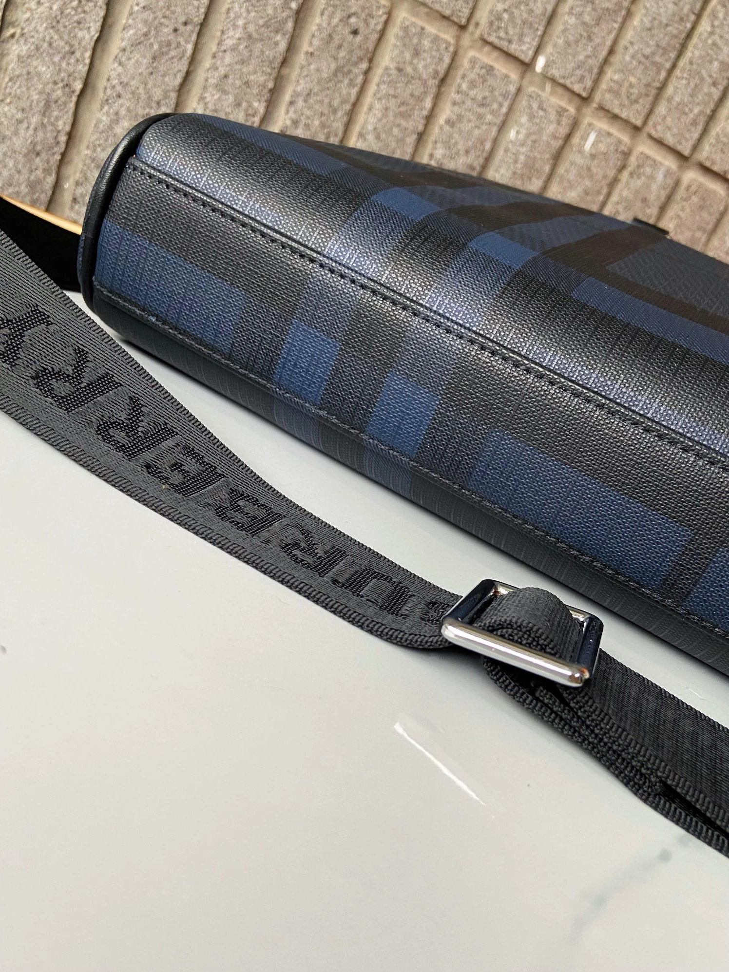 EyeCatching 681 Burberry AAA Man Handbags