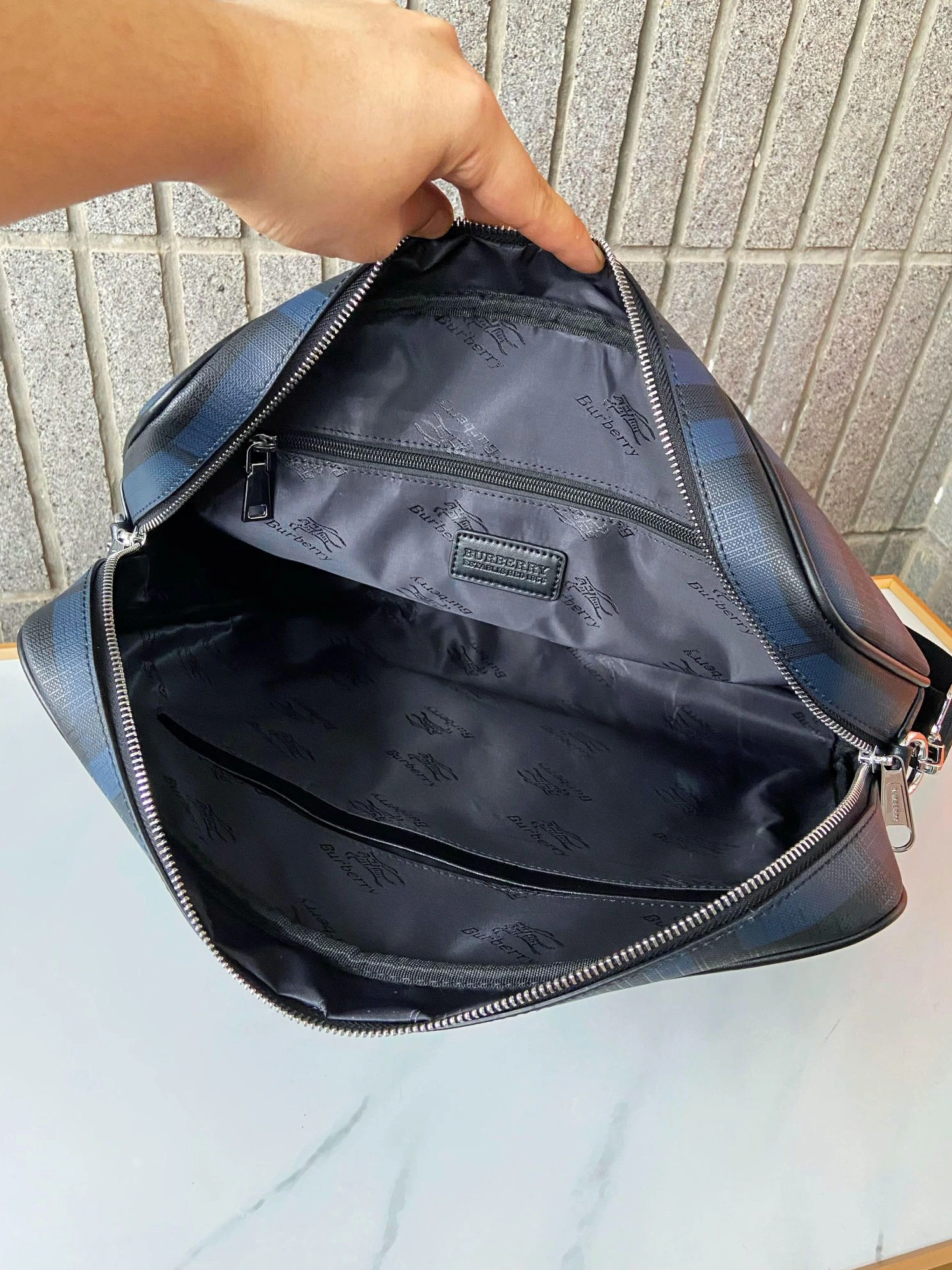 EyeCatching 681 Burberry AAA Man Handbags